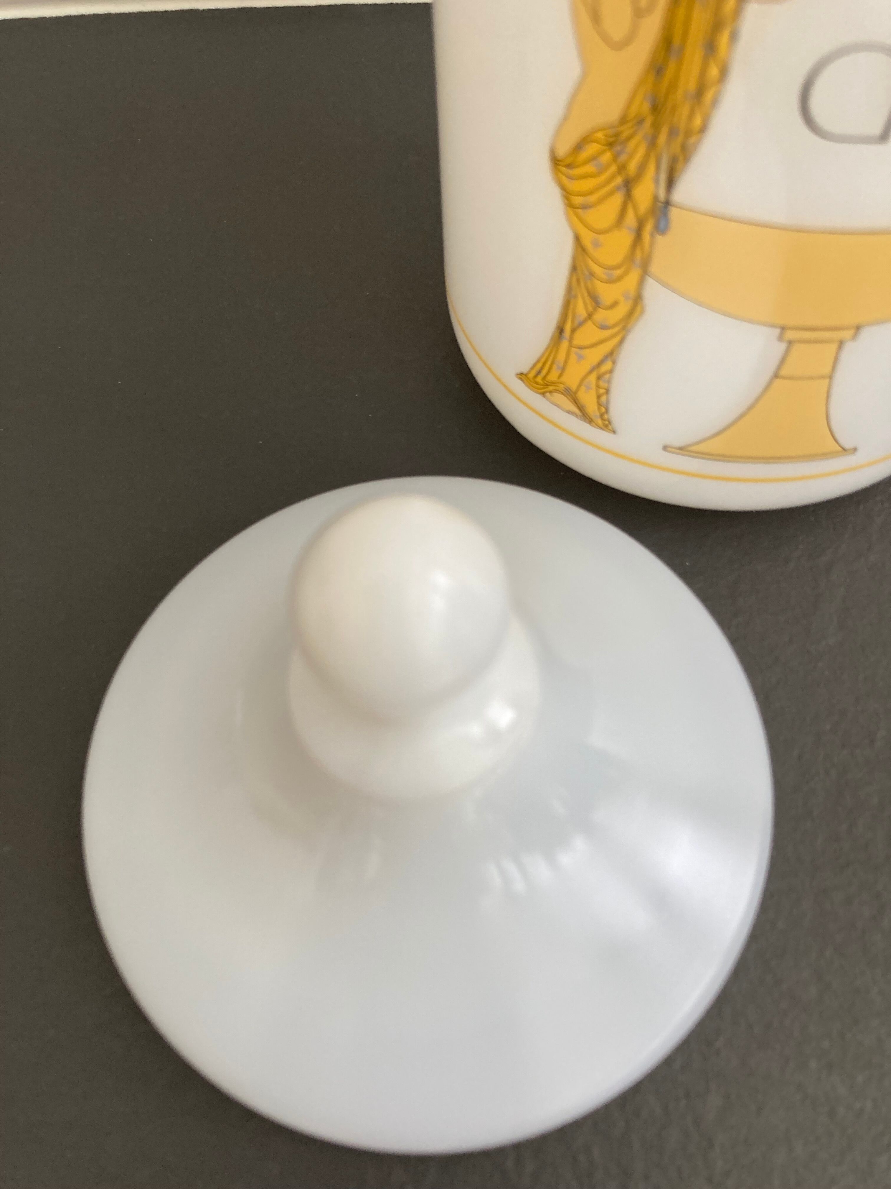 Bathroom pot in opaline art deco