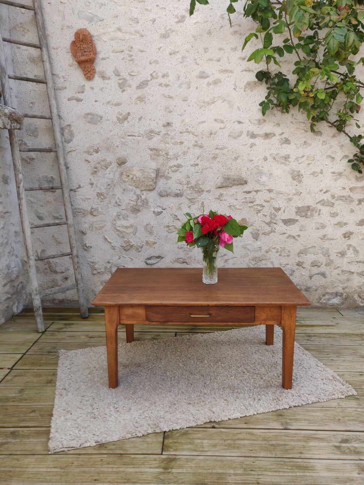 Coffee table with drawer
