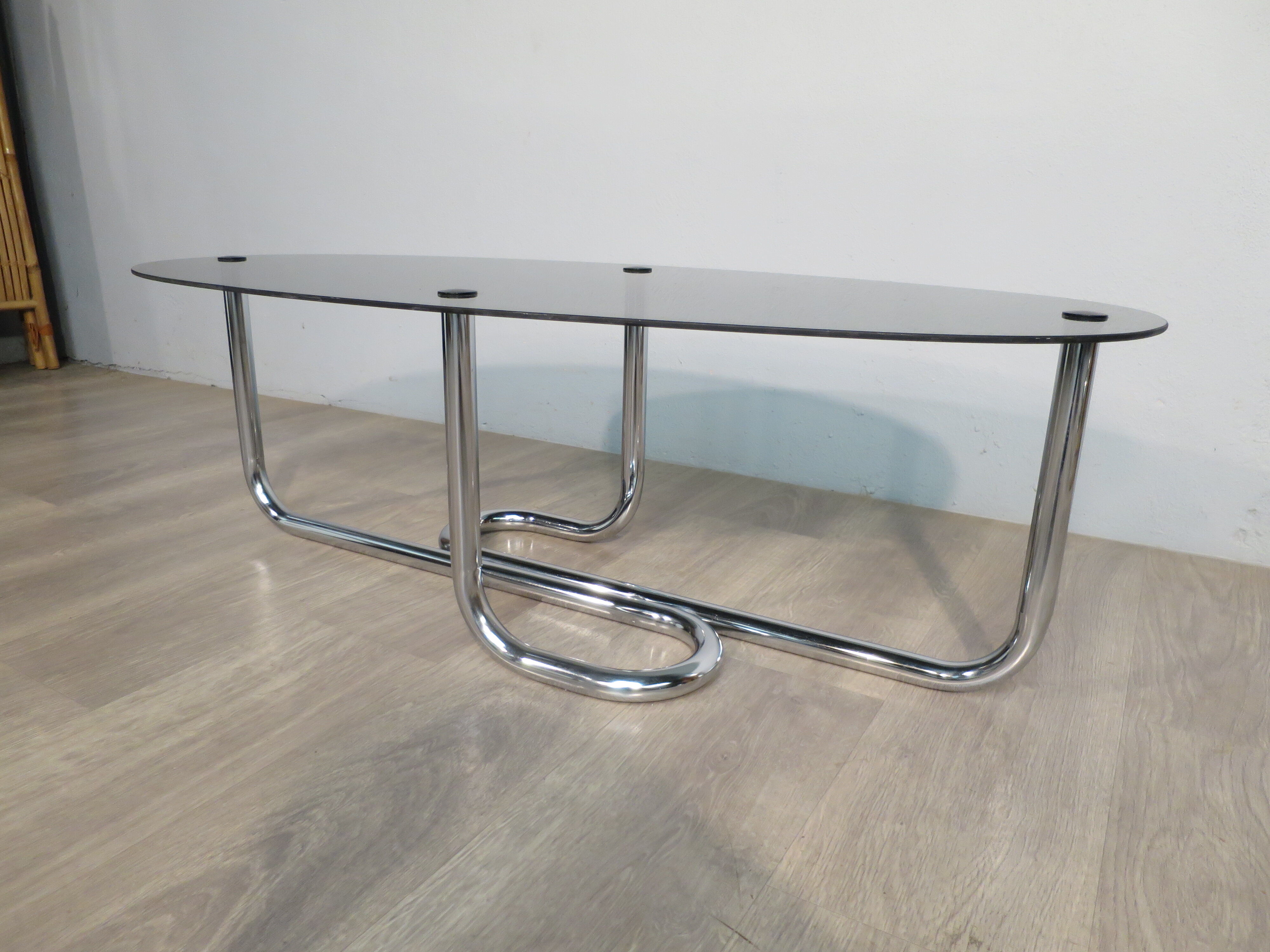 Oval glass coffee table 70