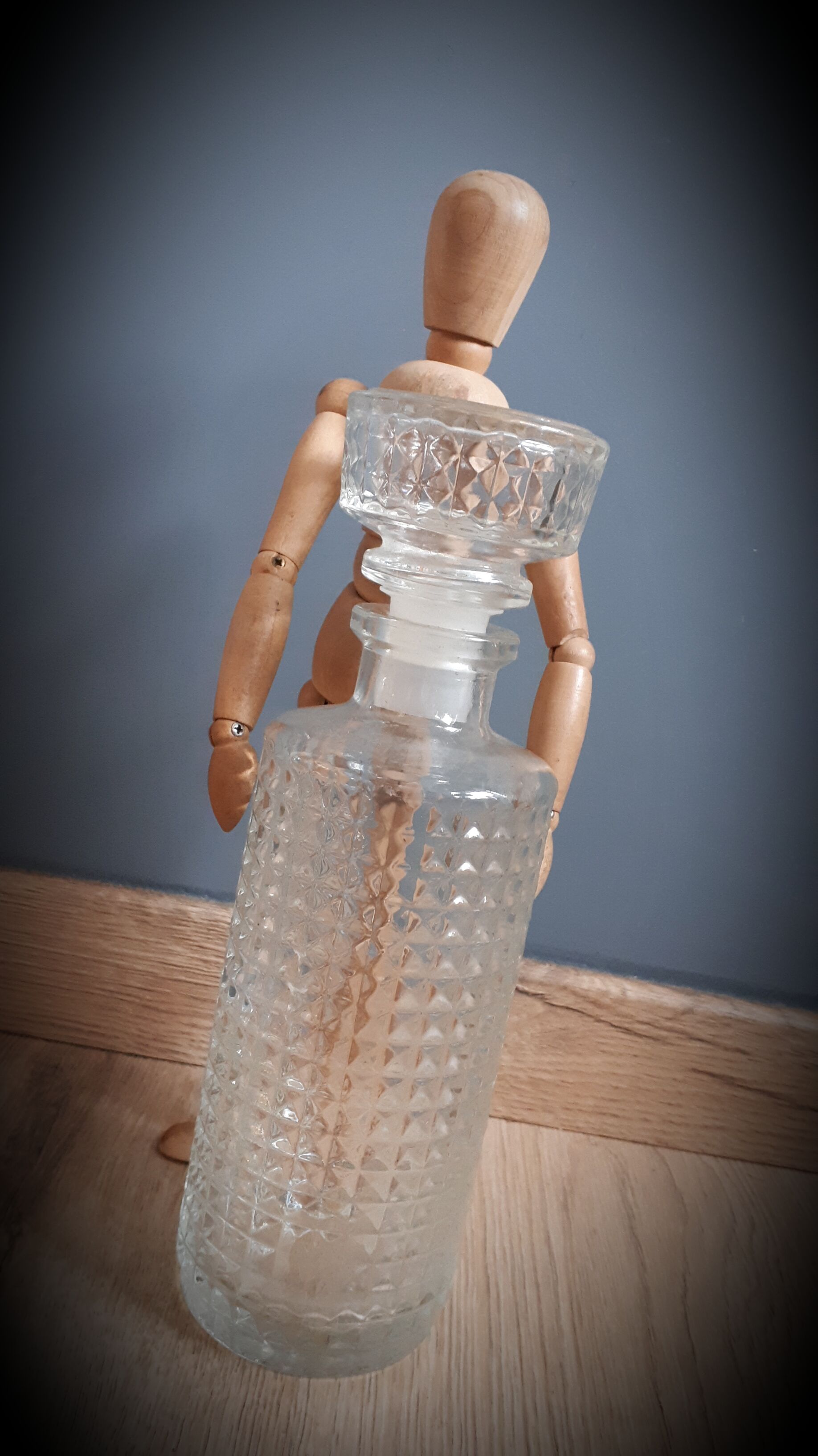 Round whiskey carafe