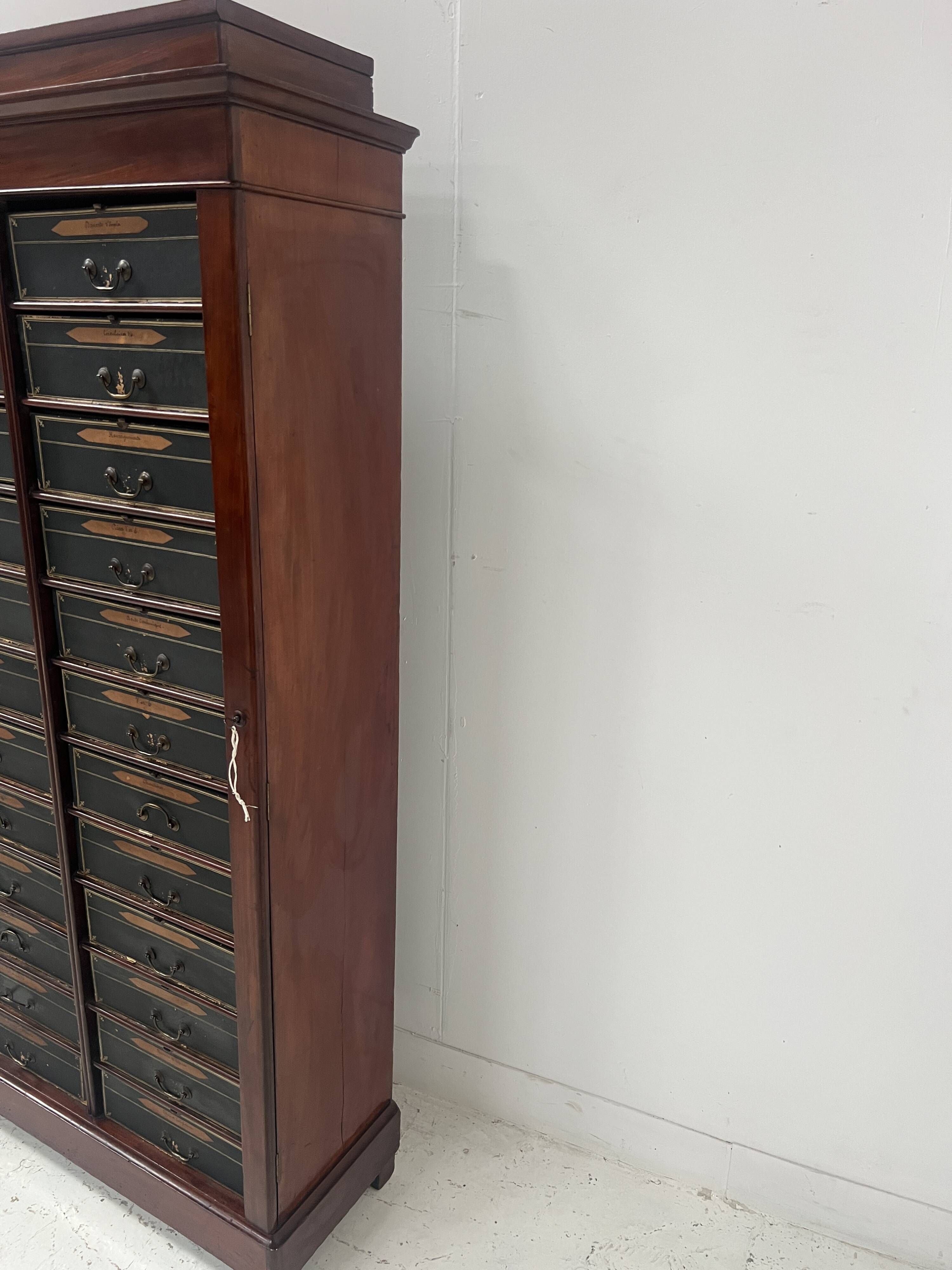 Louis Philippe period cabinet in mahogany veneer, 19th century.