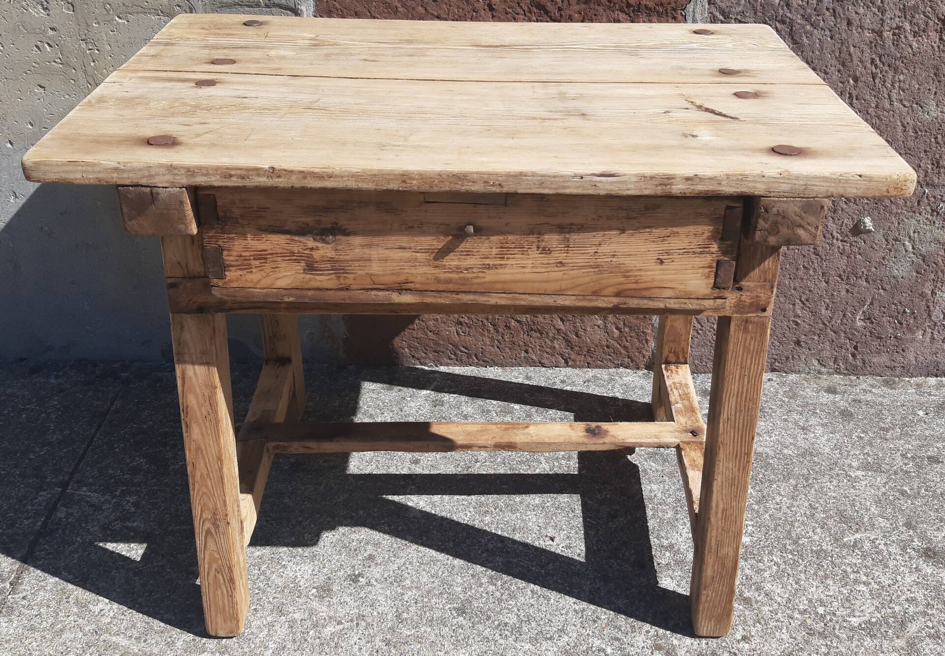 Table basse ou d' appoint. (18ème siècle)
