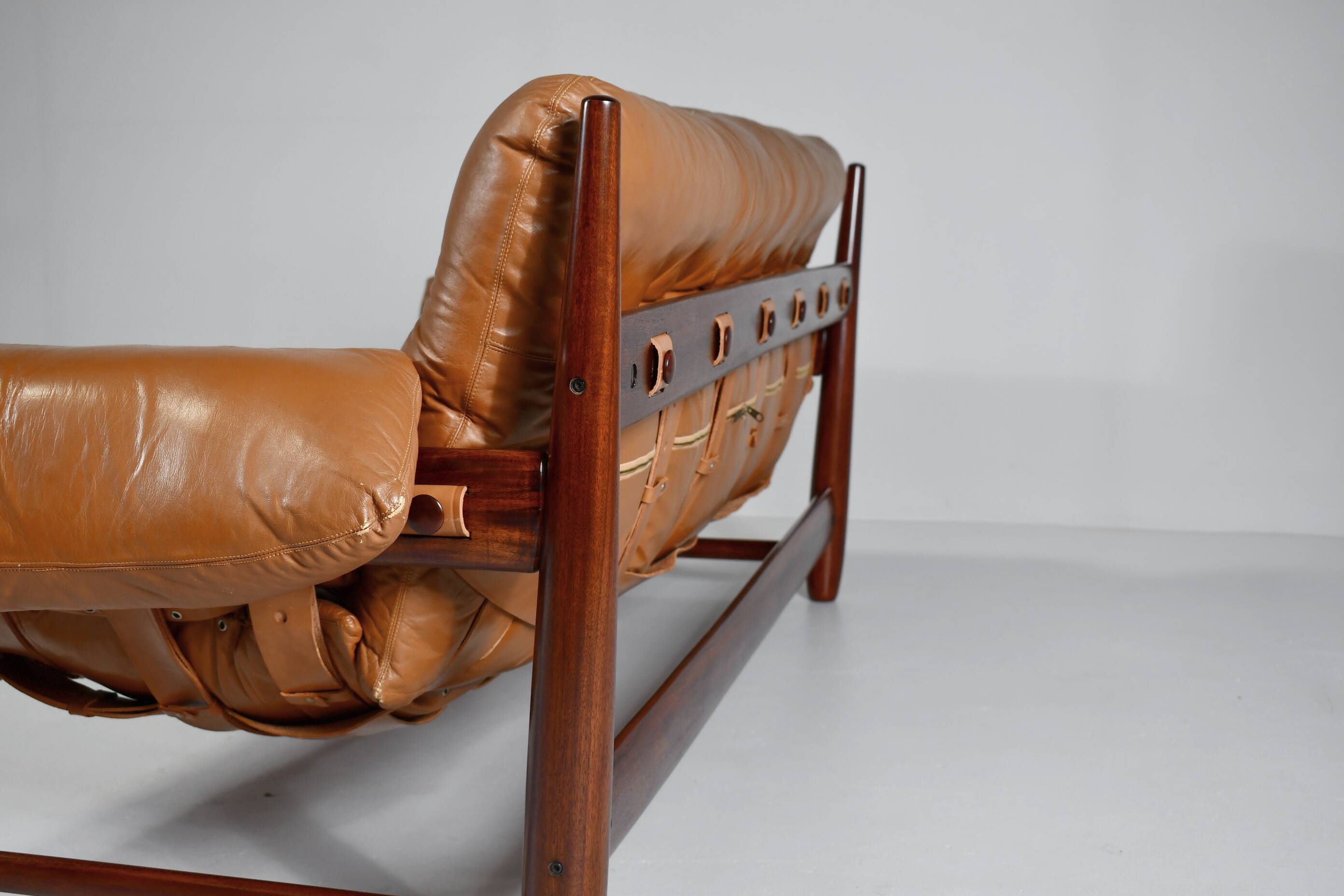 Mole sofa in leather by Sergio Rodrigues. 1960s Made in Brazil