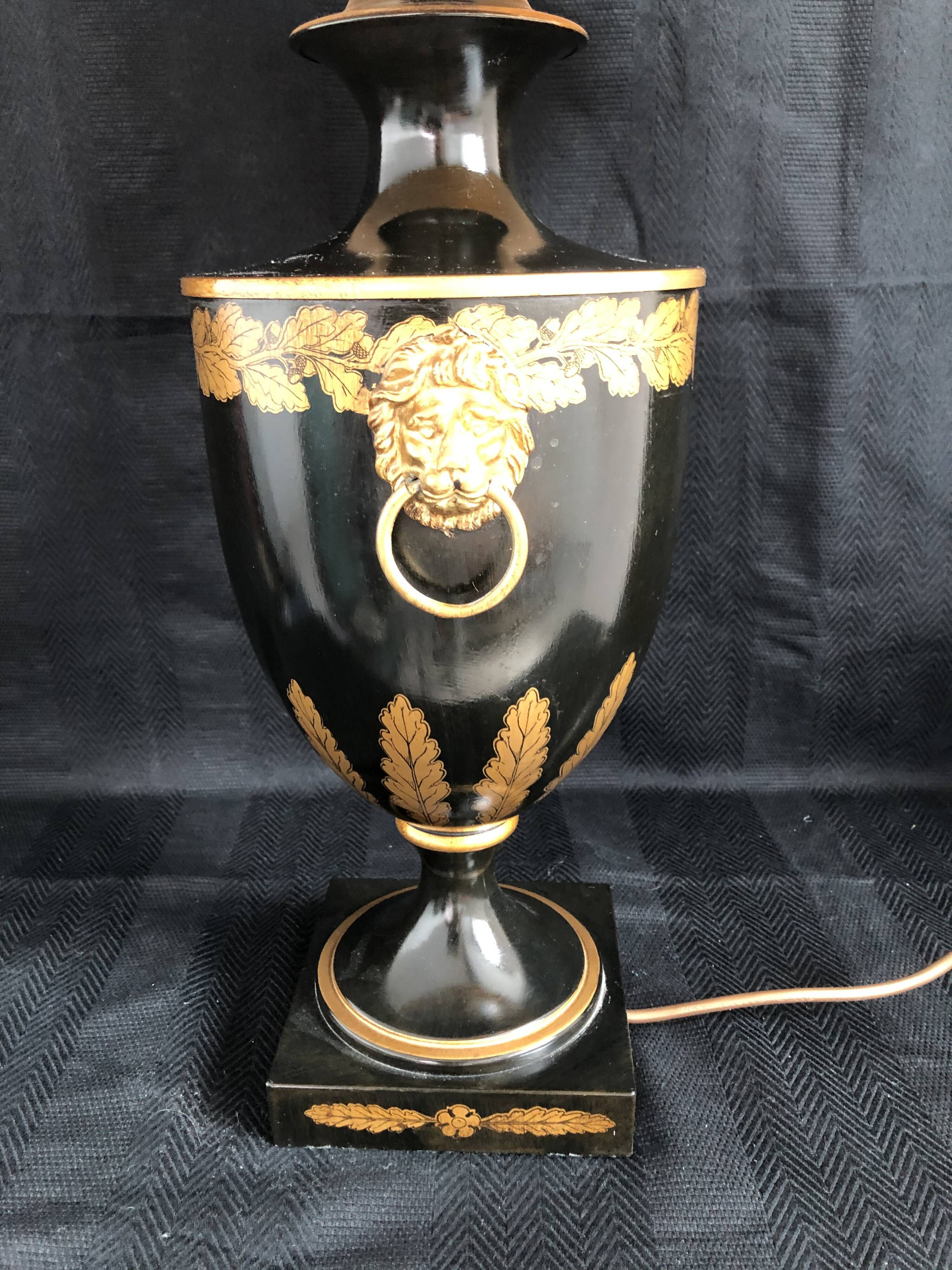 Large baluster lamp - Golden Lions and white and gilded ledleches - Hotel Paris