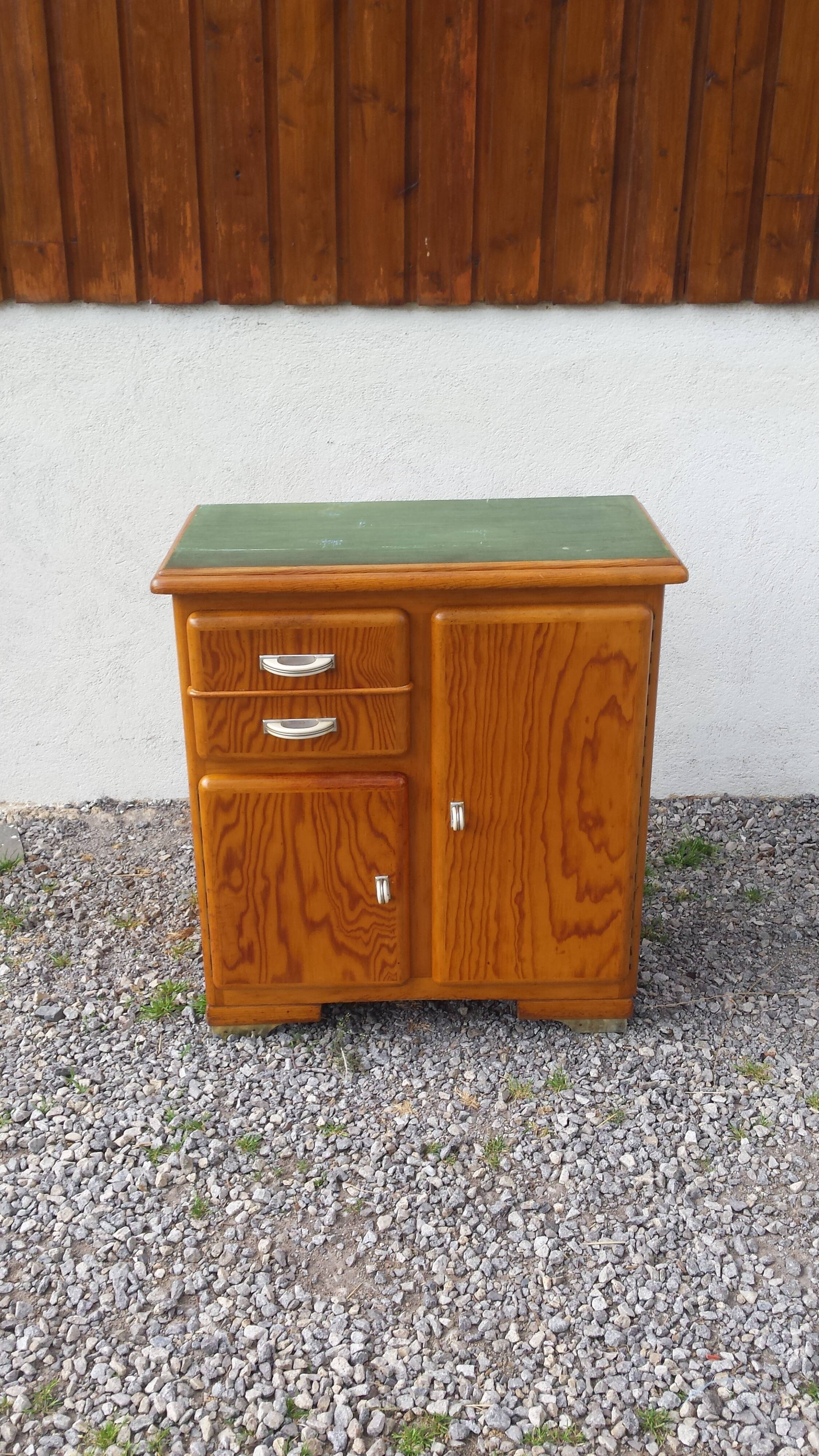 Honey-coloured mado buffet