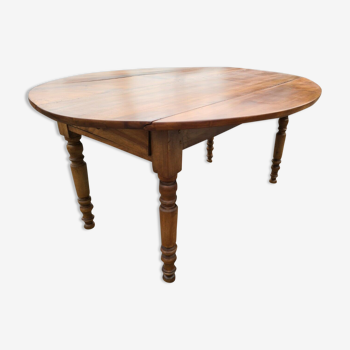 Table ovale en noyer