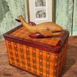 Box in canning and artisanal braided wicker, handle in the shape of a whale