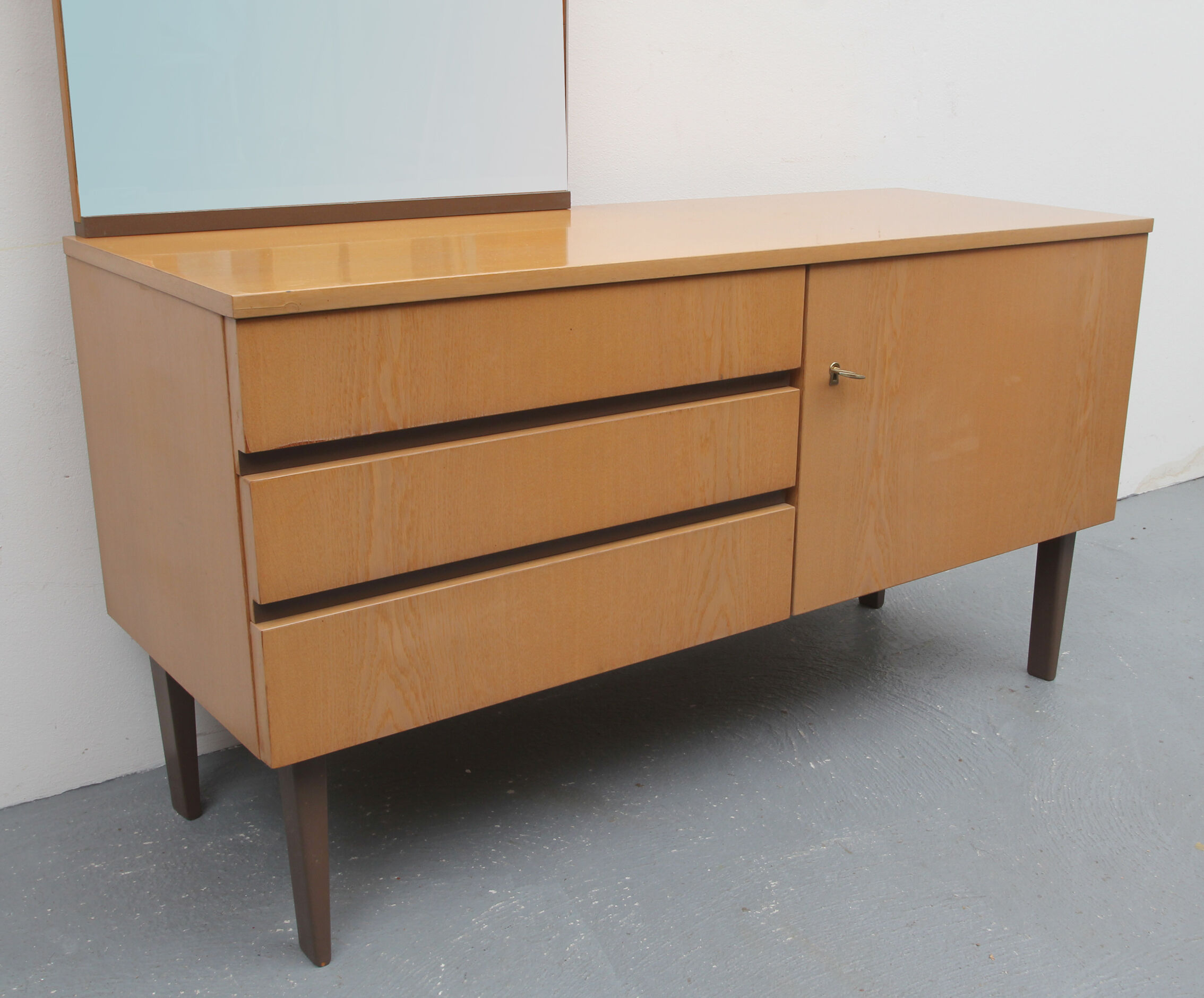 Dressing table with mirror