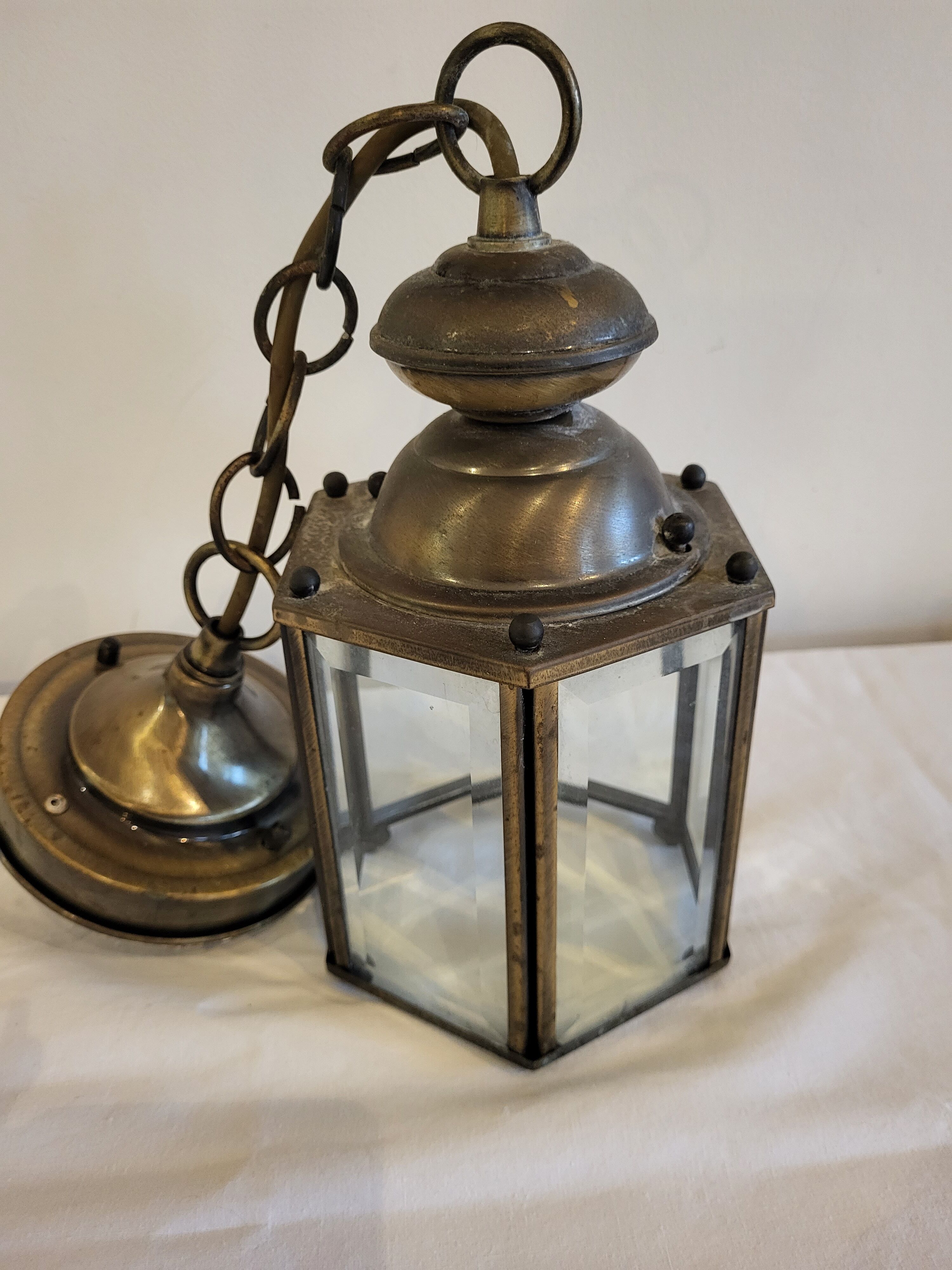 Hexagonal suspension in copper and glass