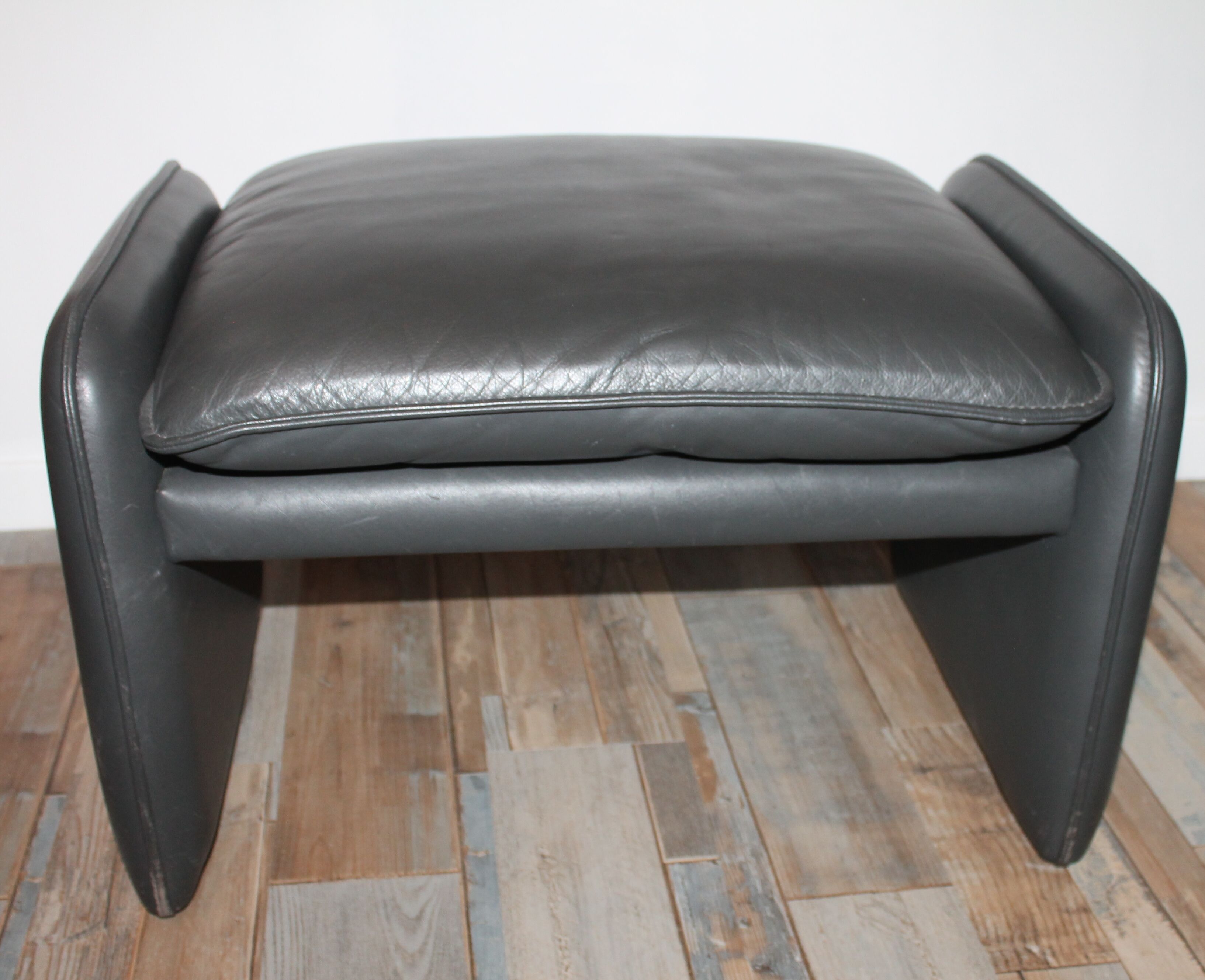 Fauteuil et ottoman cuir Leolux par Axel van Enthoven