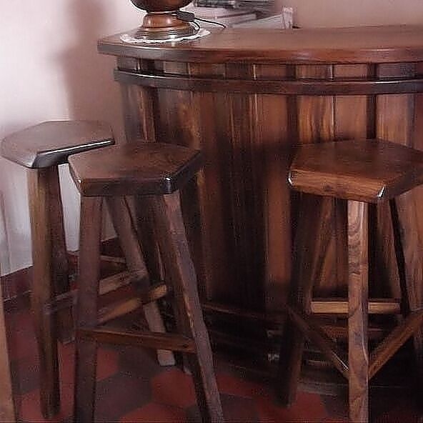 Bar and 3 stools rustic