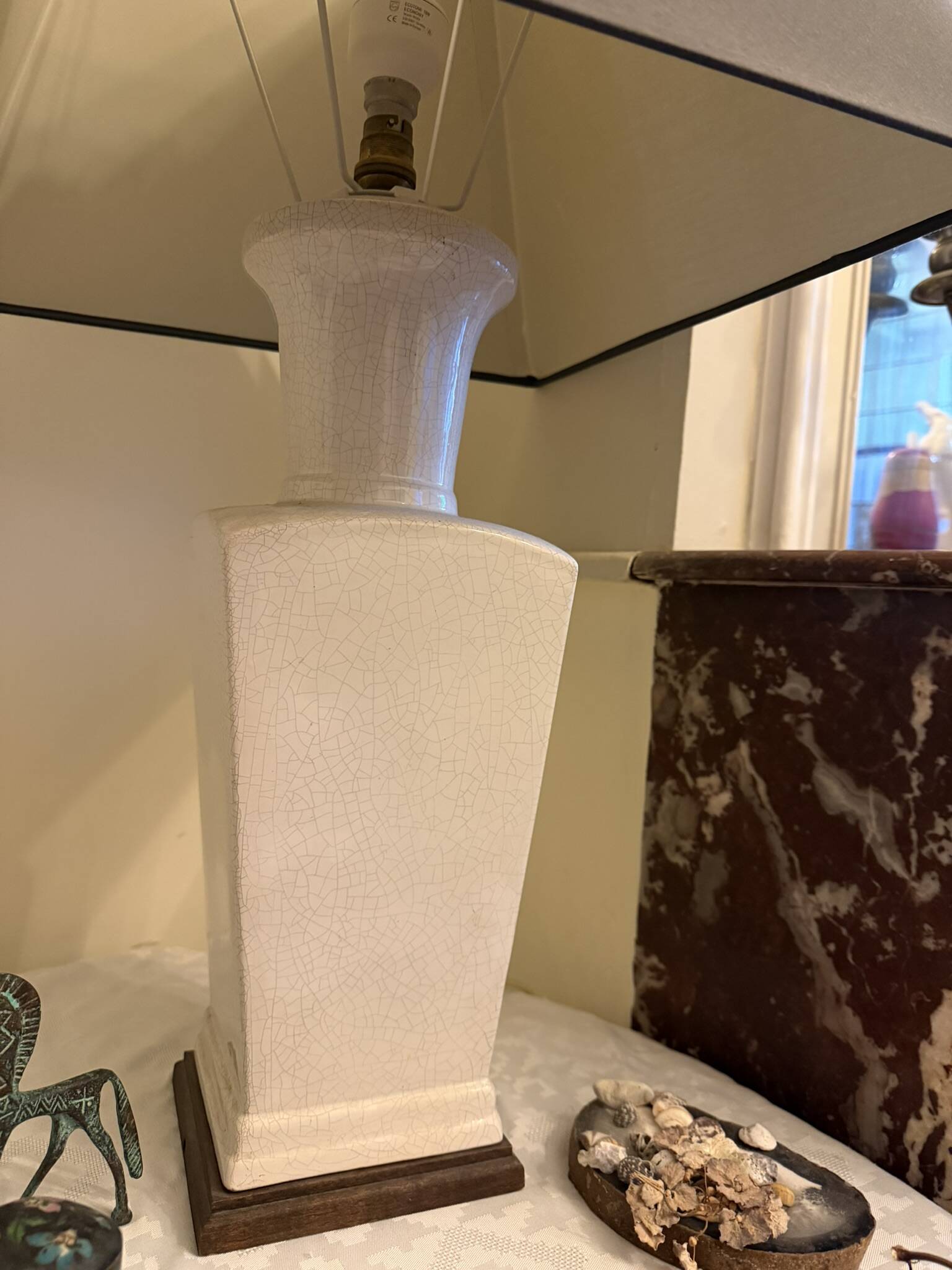 Cracked white ceramic lamp