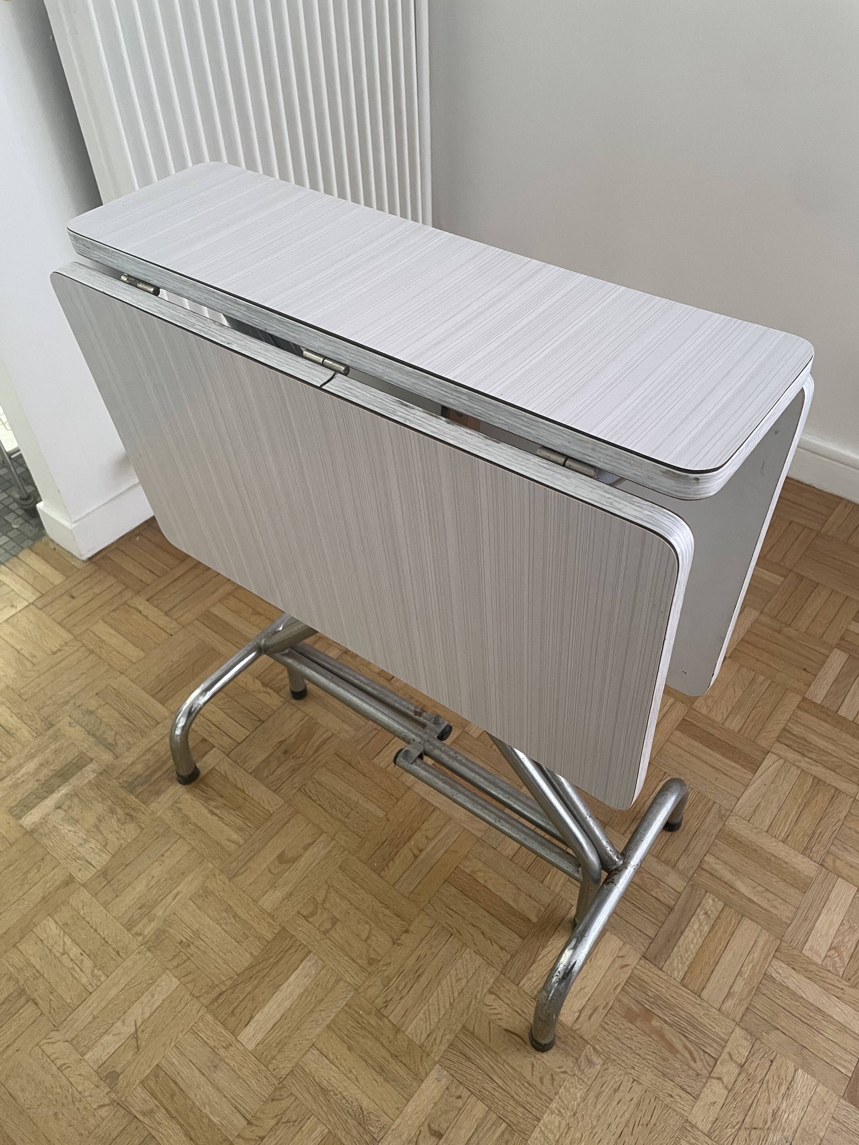 Table de cuisine pliable en formica gris et blanc
