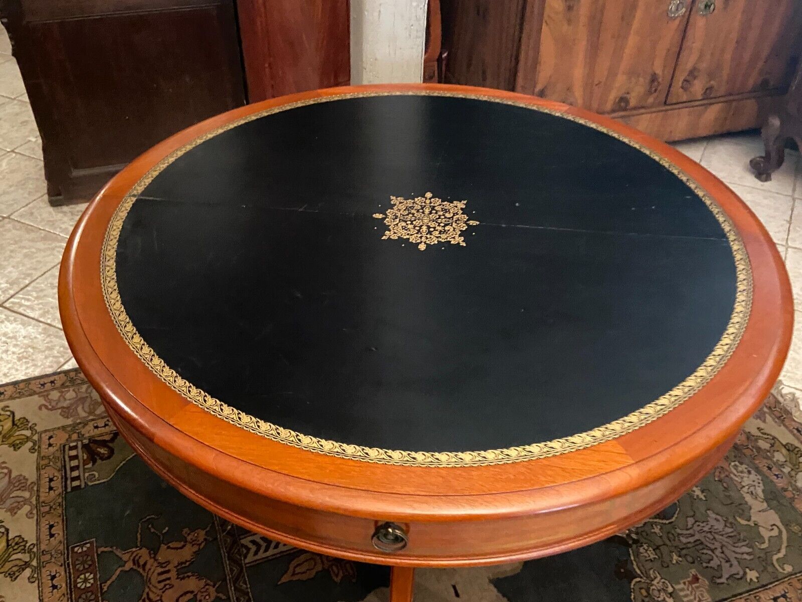 Circular table in solid mahogany and black leather claw base Restoration