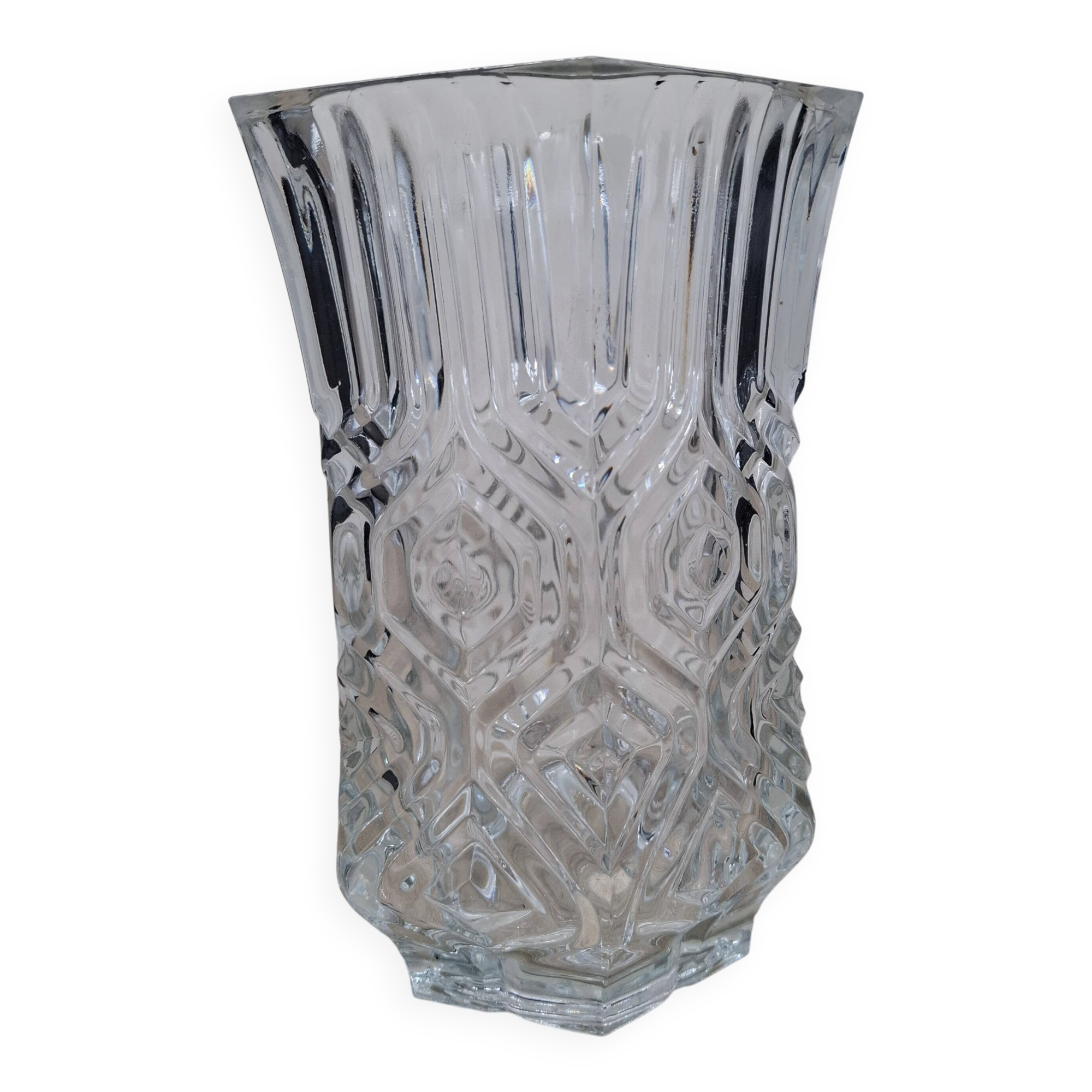 Transparent chiseled vase
