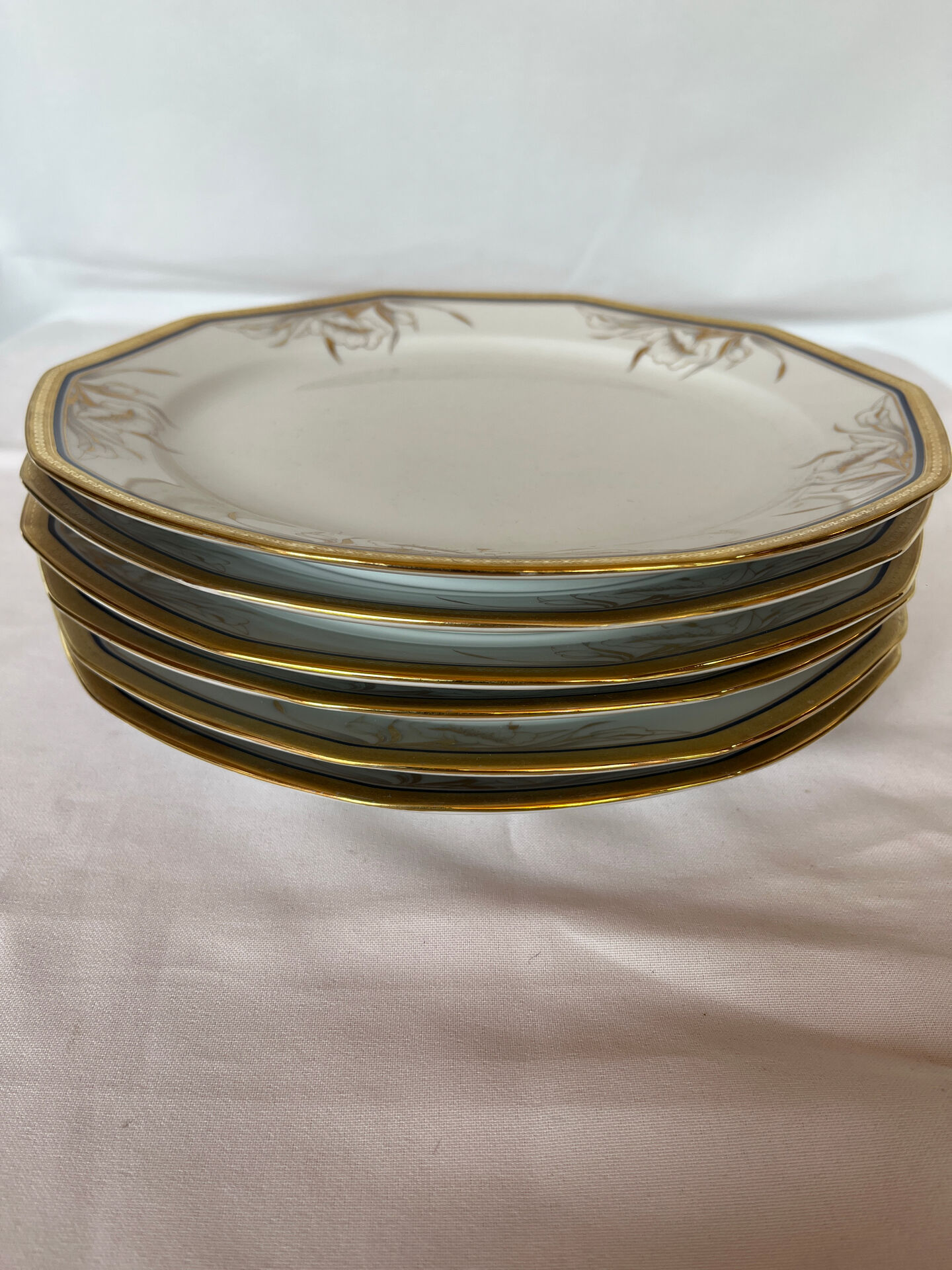 Porcelain plates