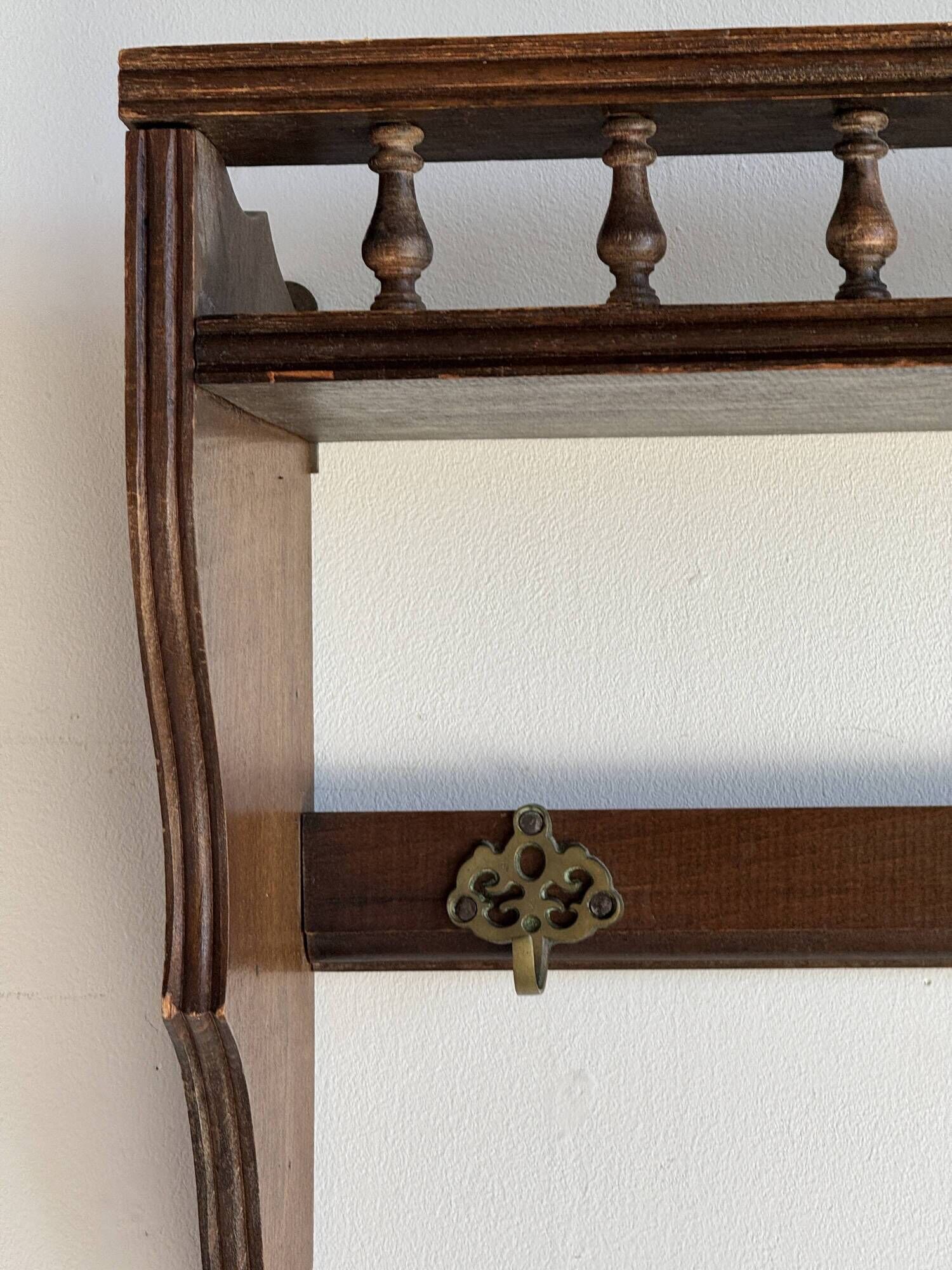 Antique wooden wall shelf with a turned gallery and 5 hooks L120 H40 D18
