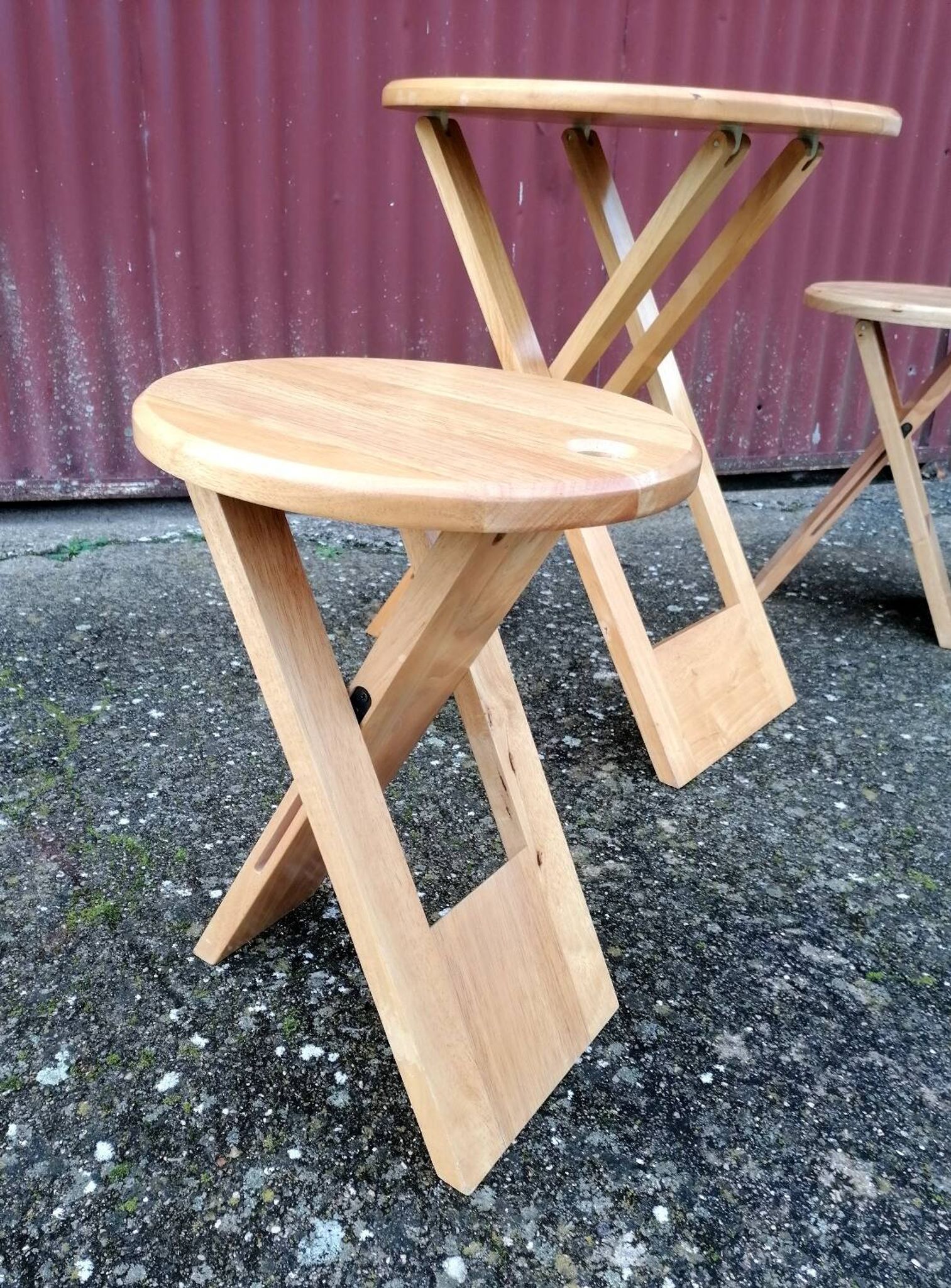Lot table and folding stools Suzy by Adrian Reed.