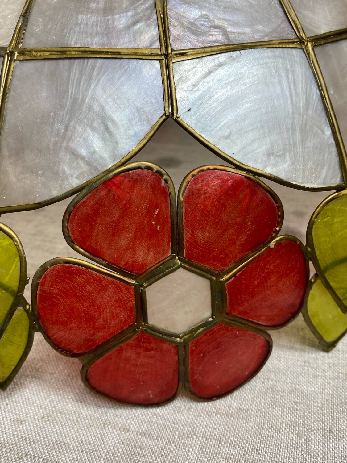 Vintage pendant light in mother-of-pearl and brass