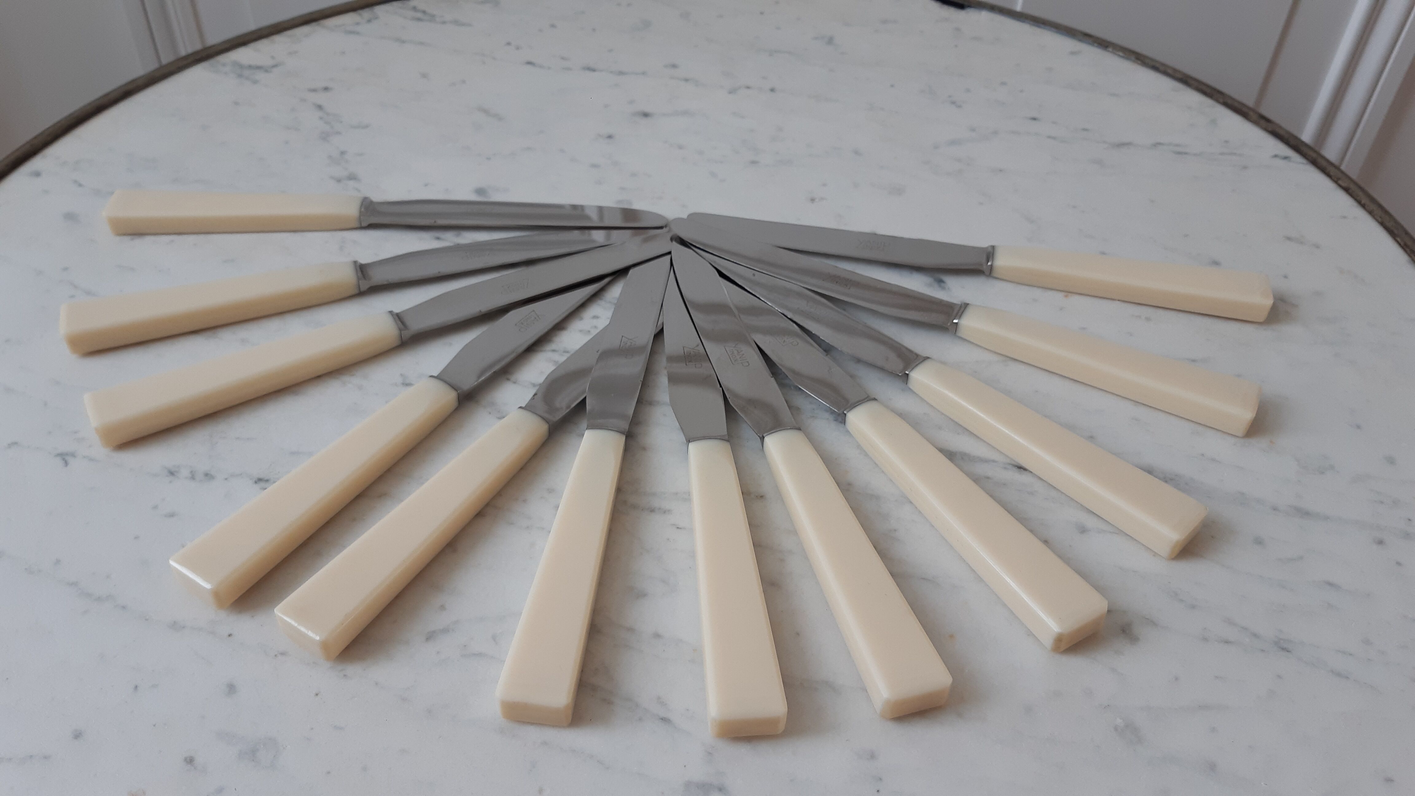 Set of 12 knives in stainless steel and bakelite "Yanid" years 60-70