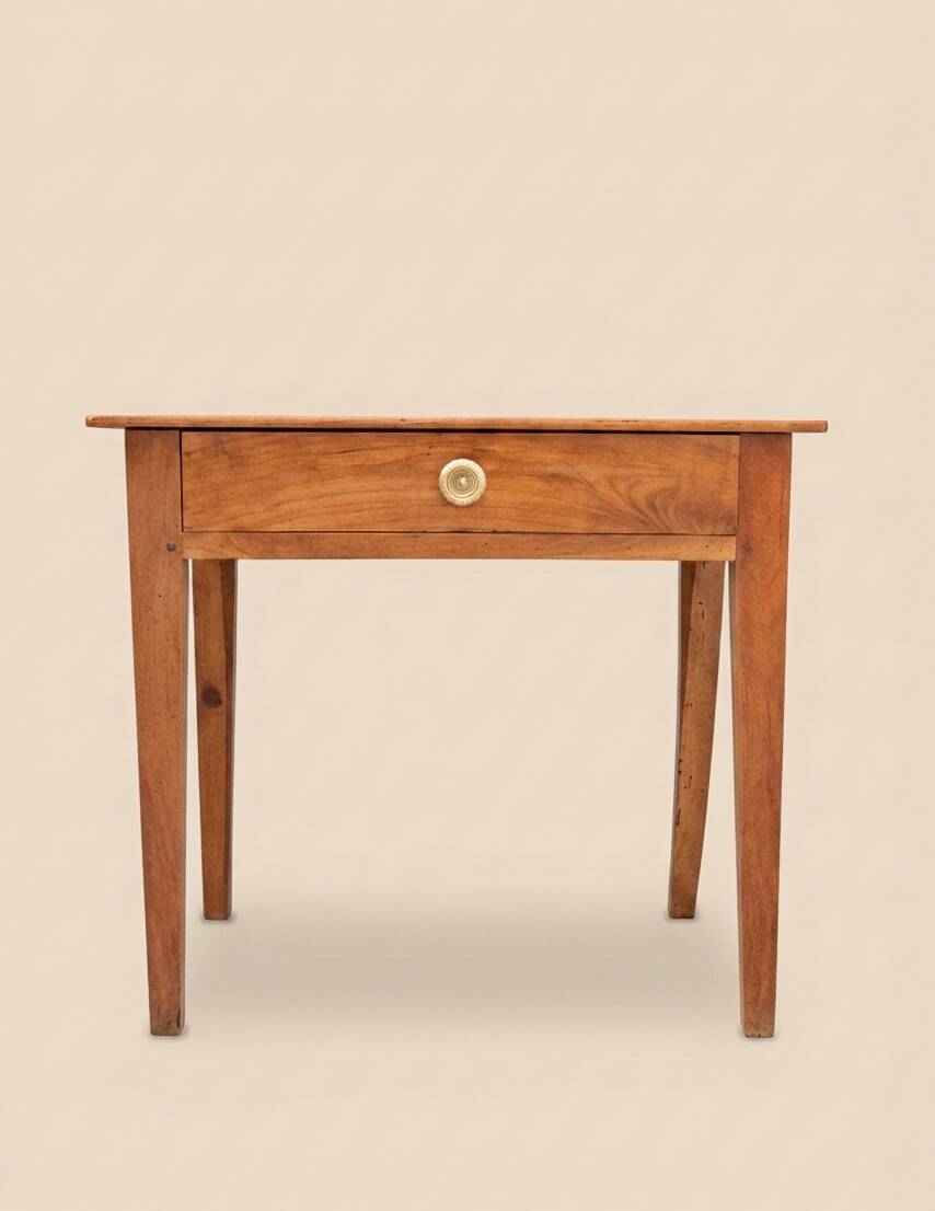 Small walnut table from the 19th century.