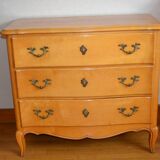 Commode en bois clair, trois tiroirs