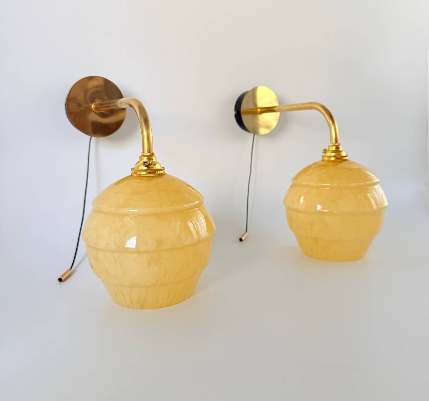 Vintage wall lamp with pull switch