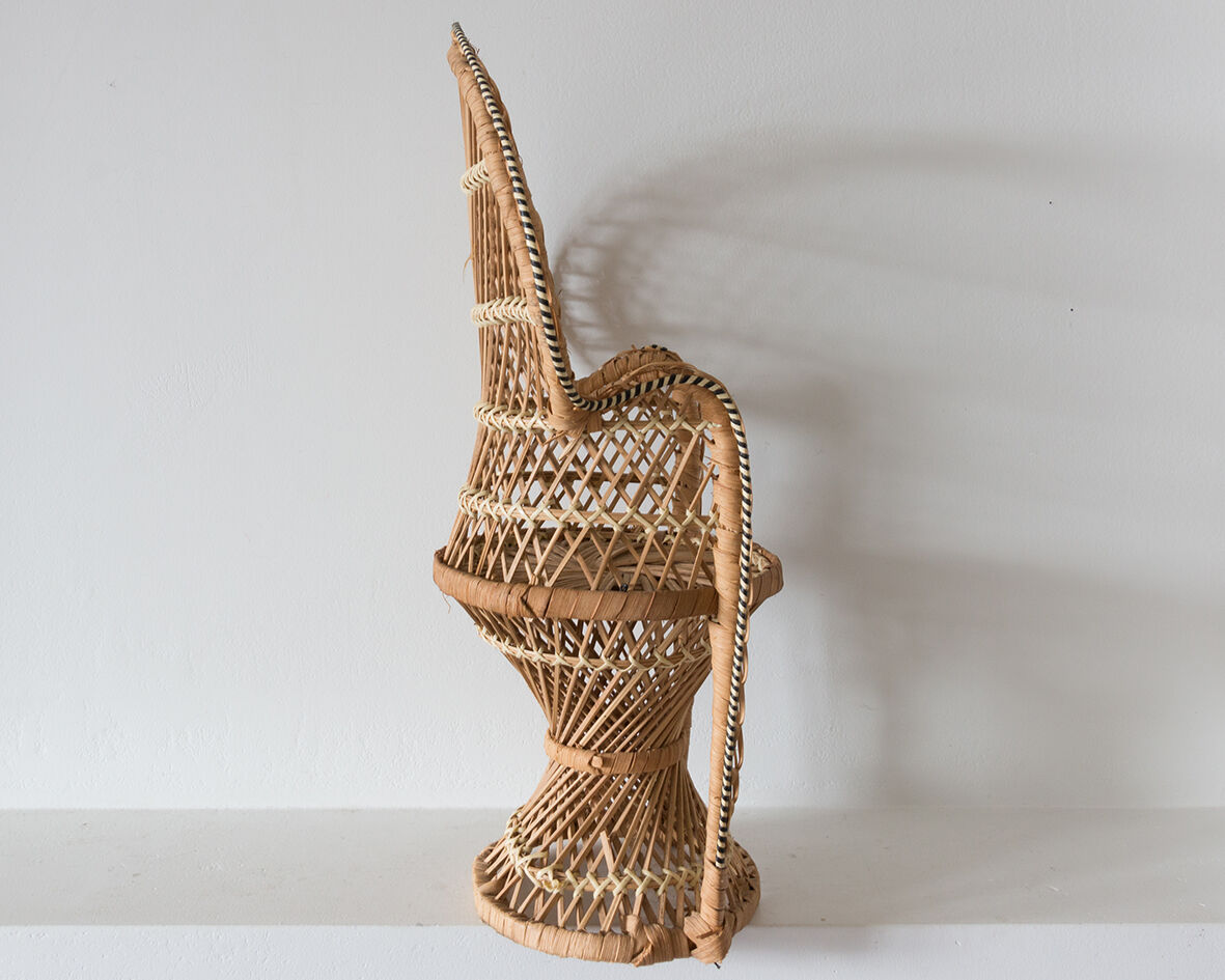 Chair Emmanuelle doll