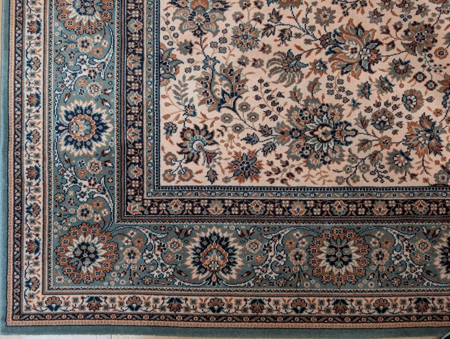 Large oriental wool rug – 240 × 240 cm – timeless elegance