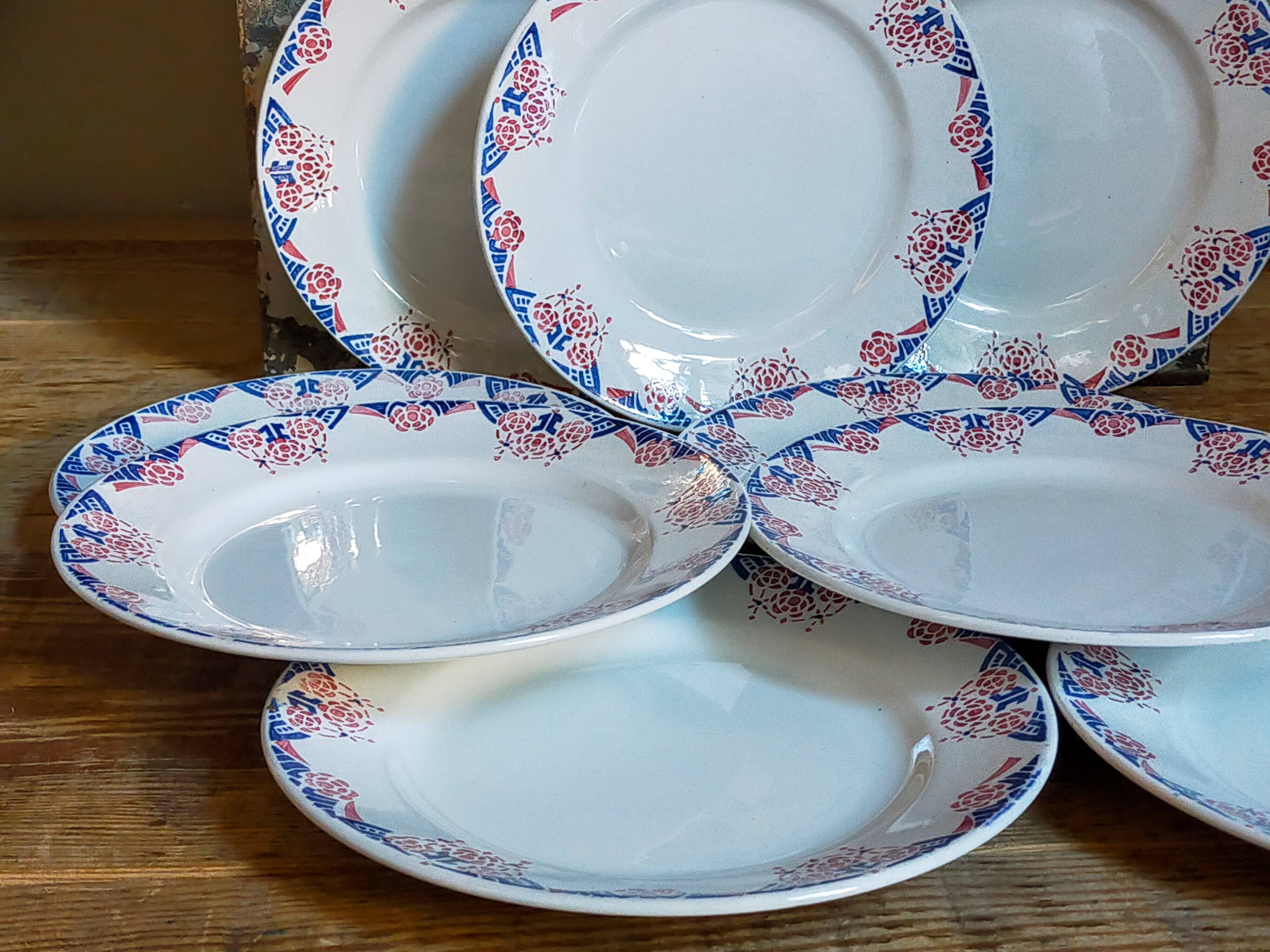 Nine Sarreguemines earthenware dessert plates, Brunoy service, 1940s