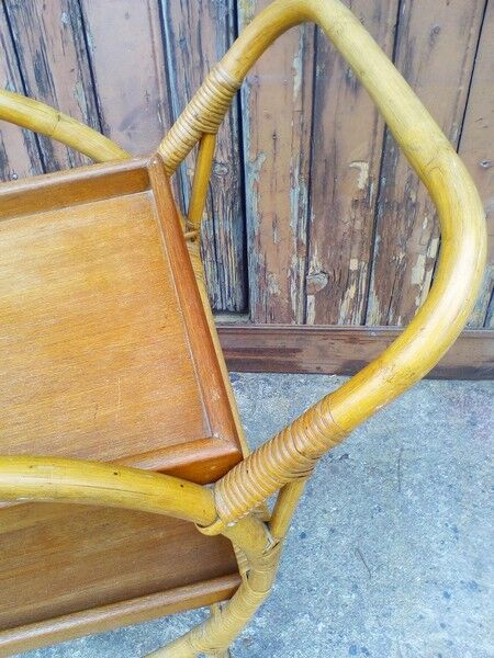 Rolling table in rattan