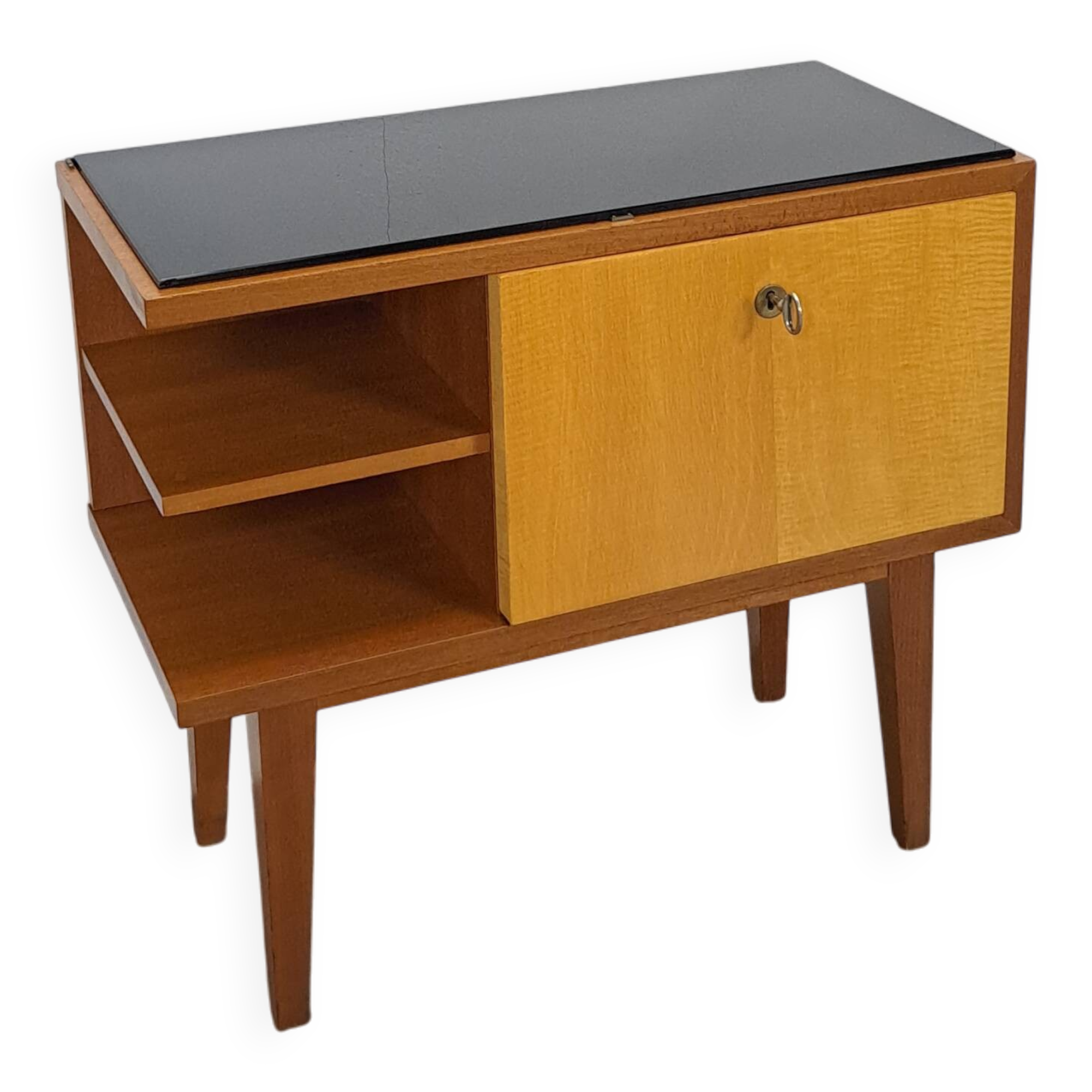 Mid-Century kastje J.D. Freese met klep en zwart opaline glas