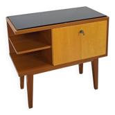 Buffet du milieu du siècle J.D. Freese avec clapet et verre opalin noir.