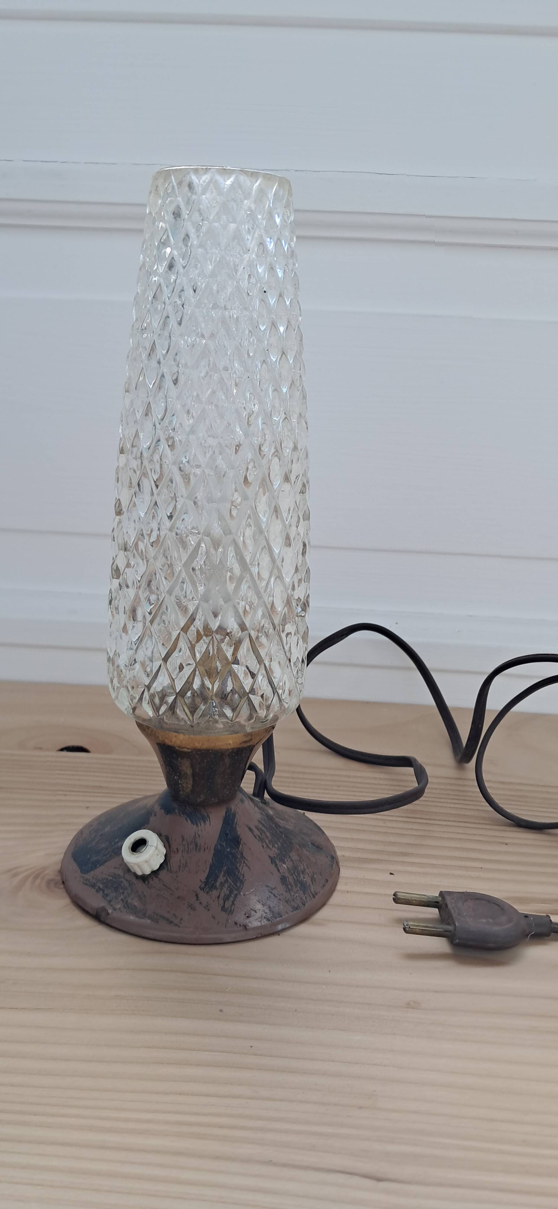 Lampe en verre texturé et métal. Année 60-70