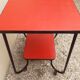 Table d'appoint rouge en Skaï