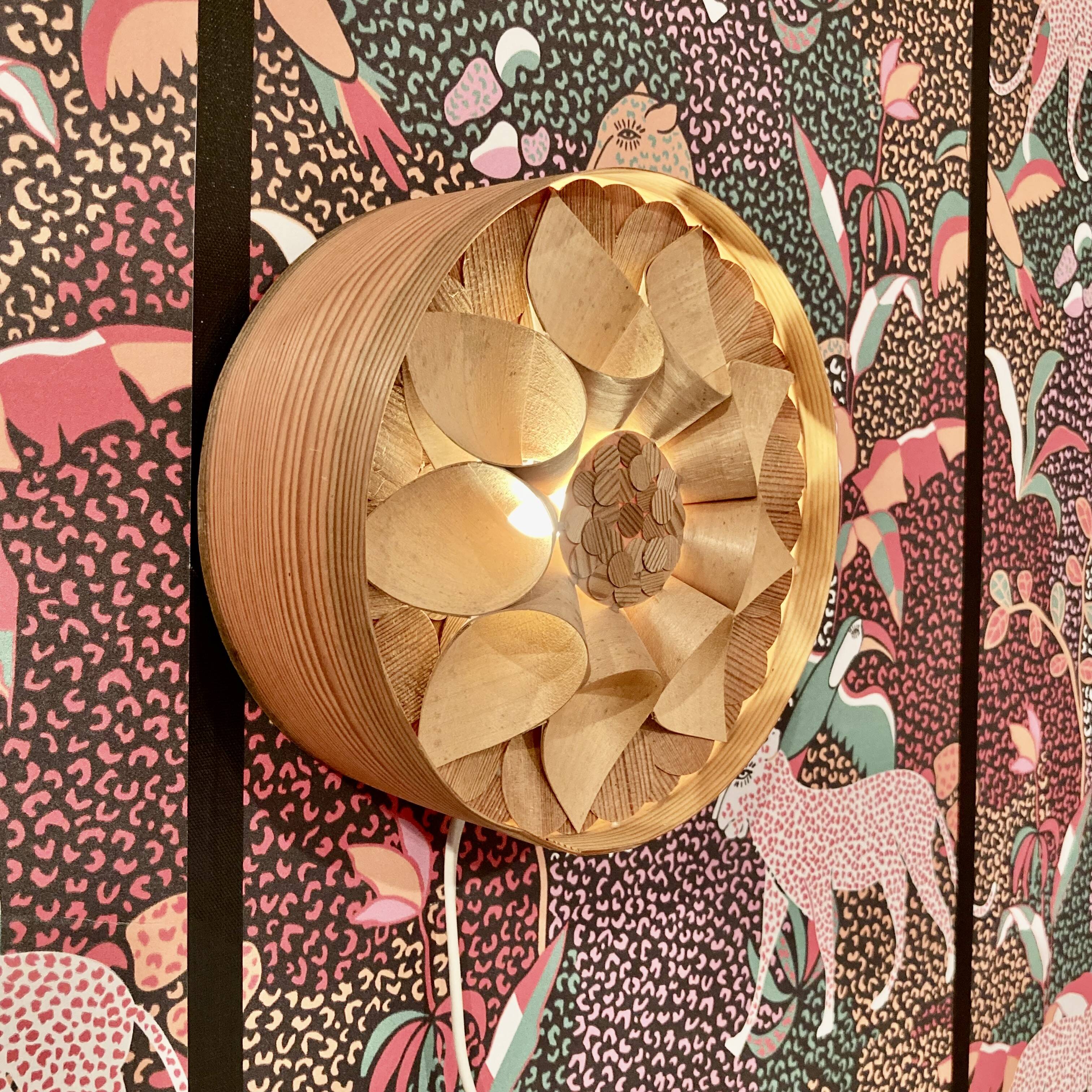 ELEGANT SCANDINAVIAN DESIGN WALL LIGHT 1950.