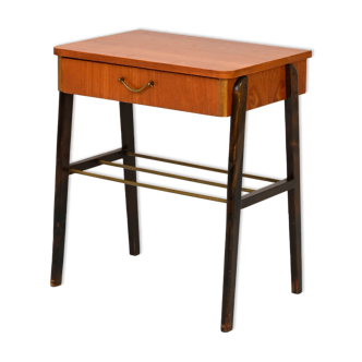 Table de chevet des années 1960 avec détails métalliques