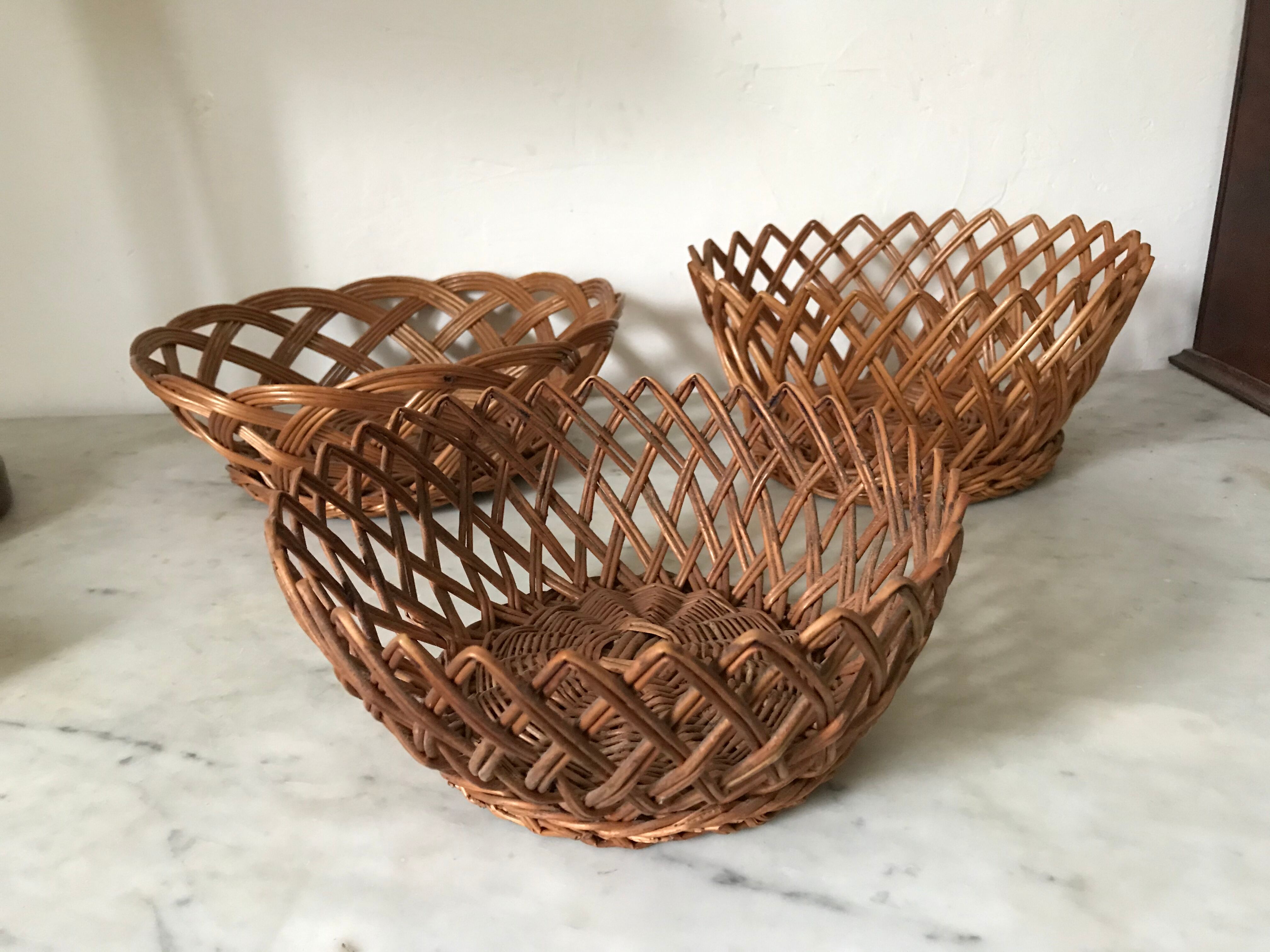Lot of 3 wicker baskets