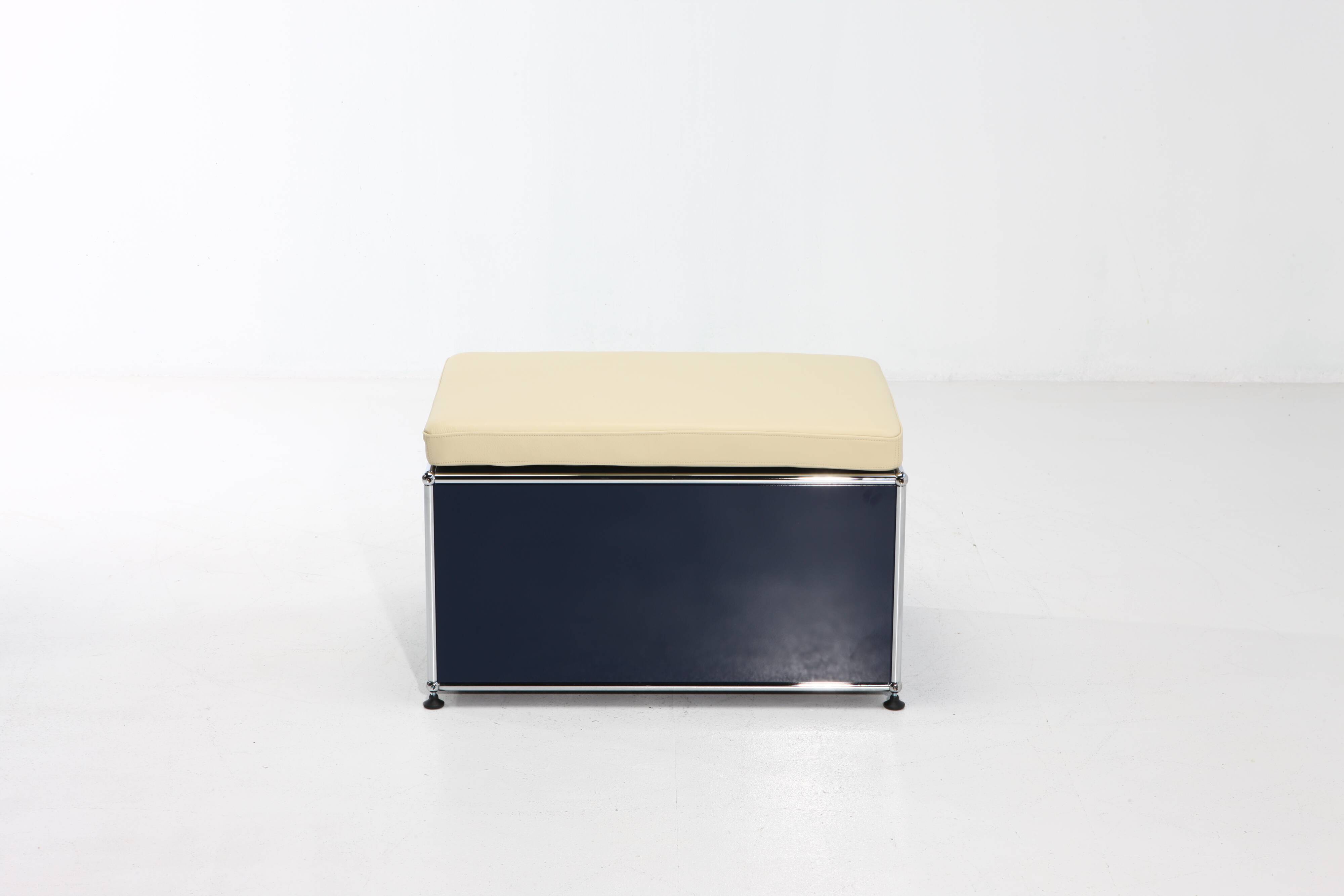 storage furniture with seating Usm Haller