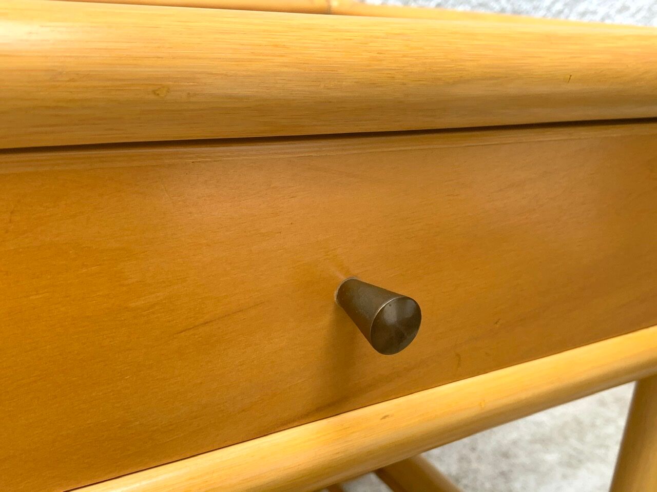 Table de chevet en bois et bambou années 70