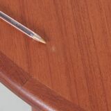 Scandinavian extendable teak dining table for 4/8 people.