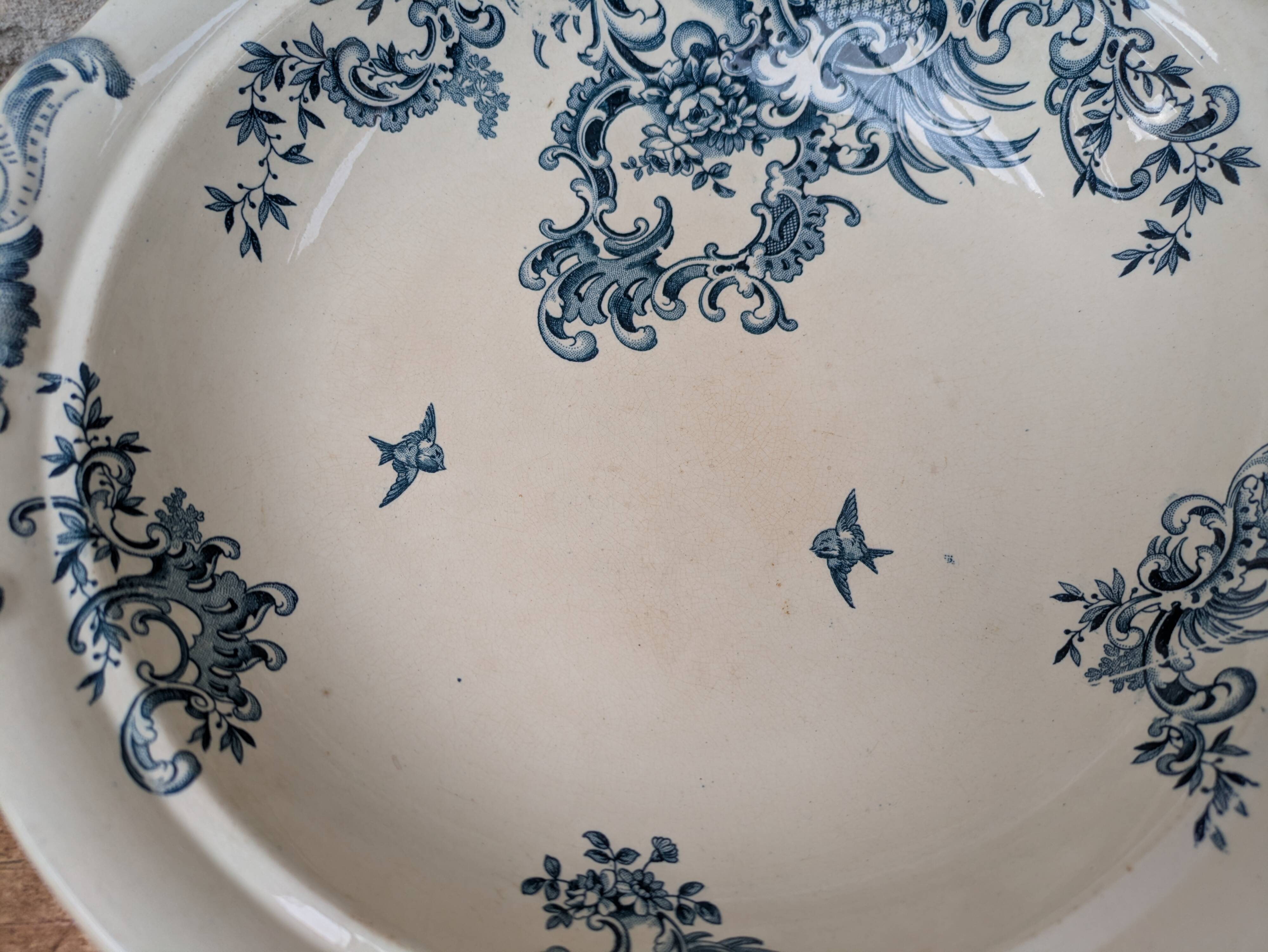 Shallow round plate Boch Frères model Regent with arabesque and foliage decoration.