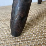 Chaise tripode espagnole vintage en bois sculpté