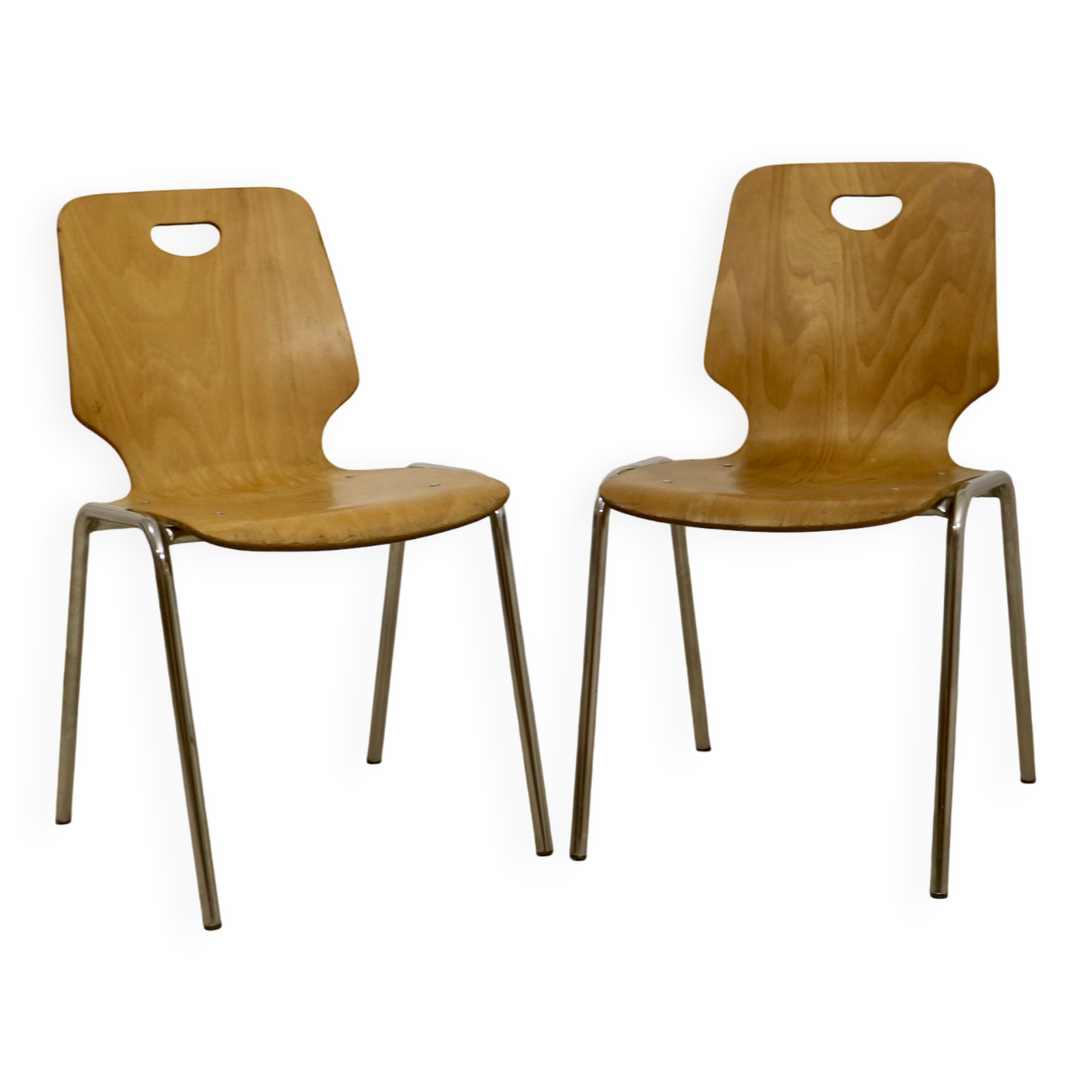 Paire de chaises empilable en bois contreplaqué Plywood. Réf Leo.