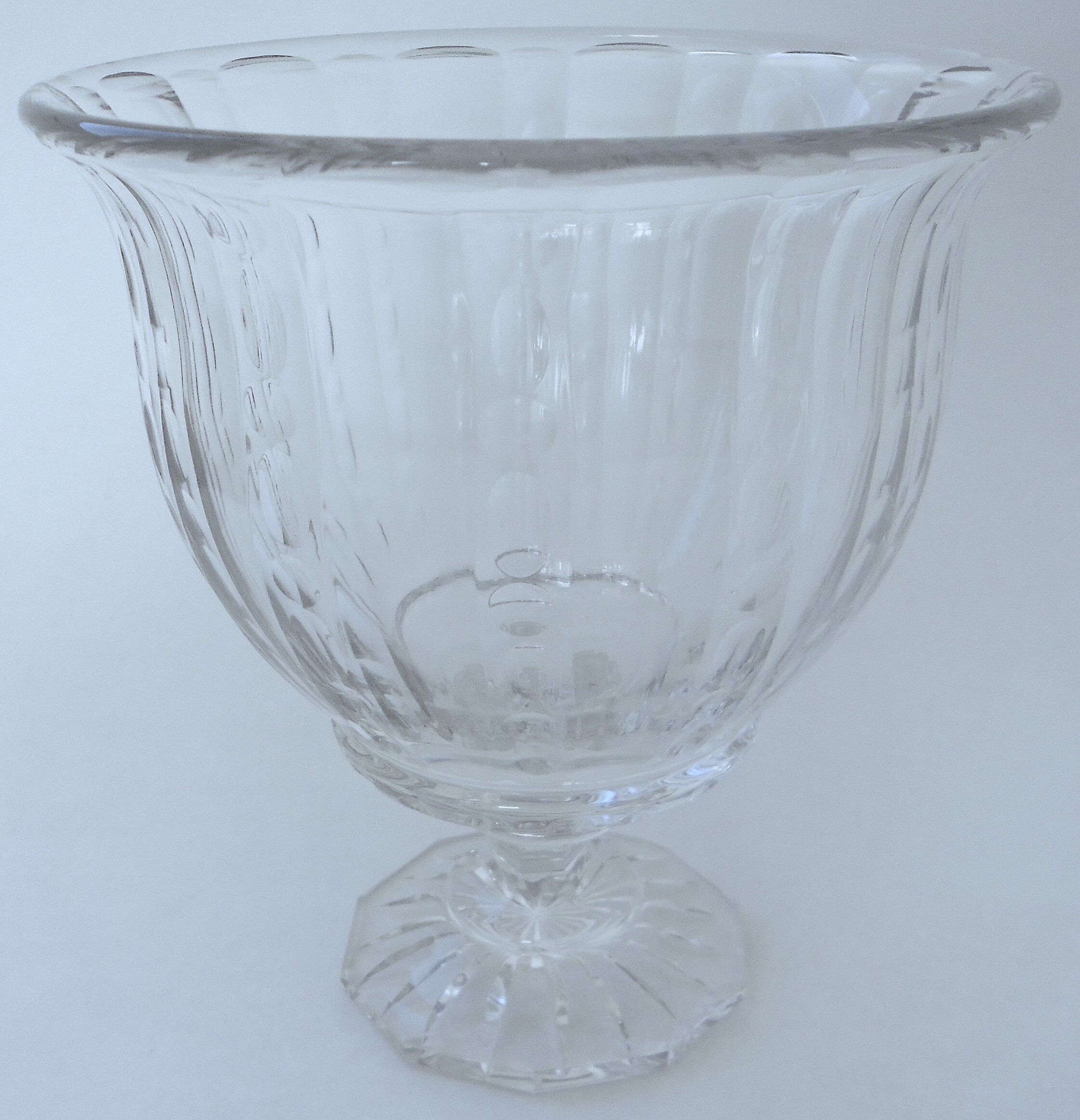 Crystal standing cup carved by Baccarat