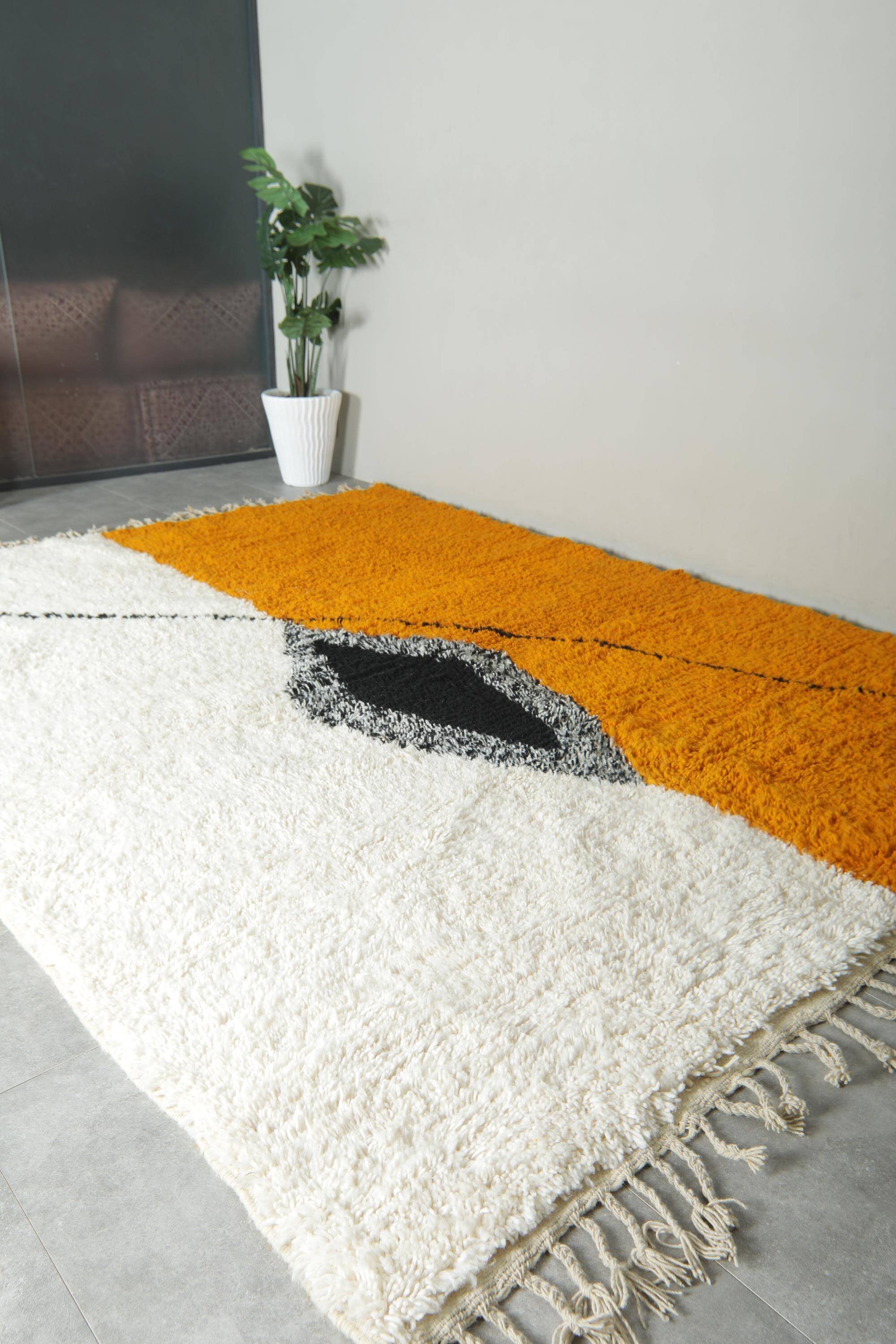 Moroccan rug 100% wool, handmade, 250x150 cm, superior quality.