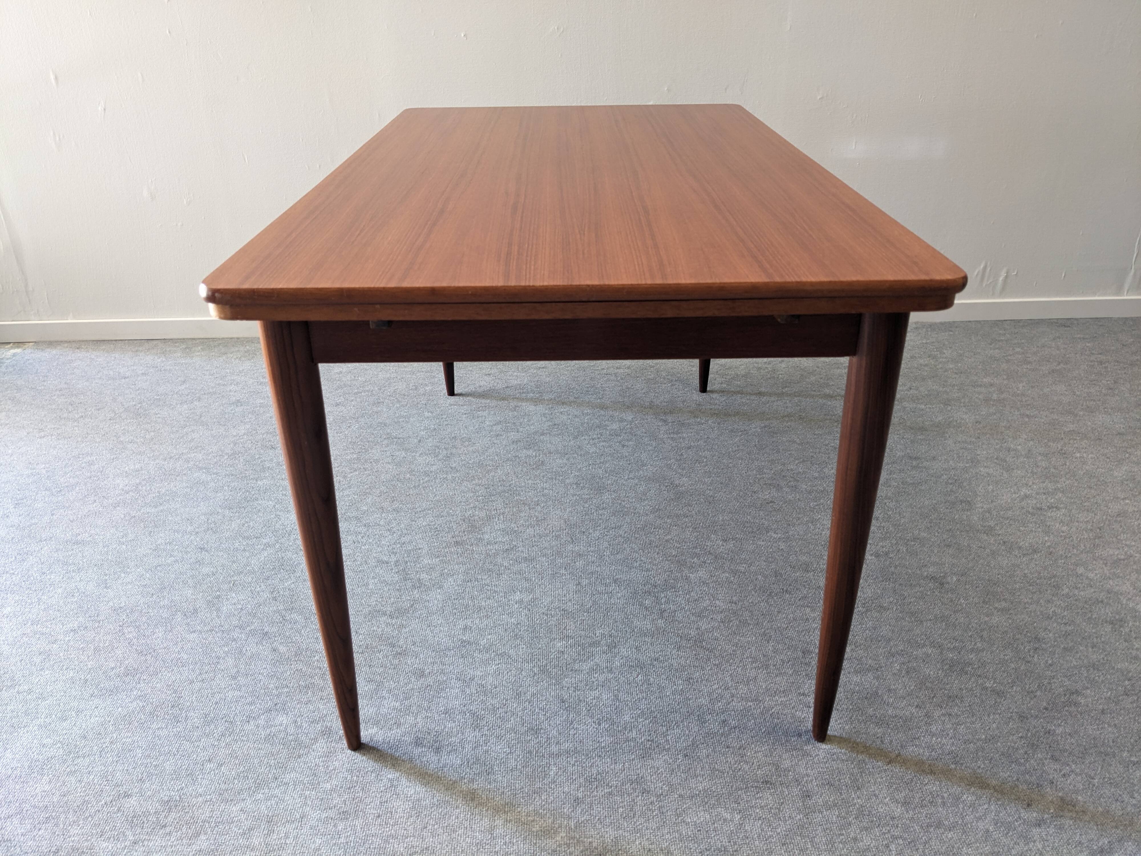 Scandinavian extendable teak dining table from the 50s/60s