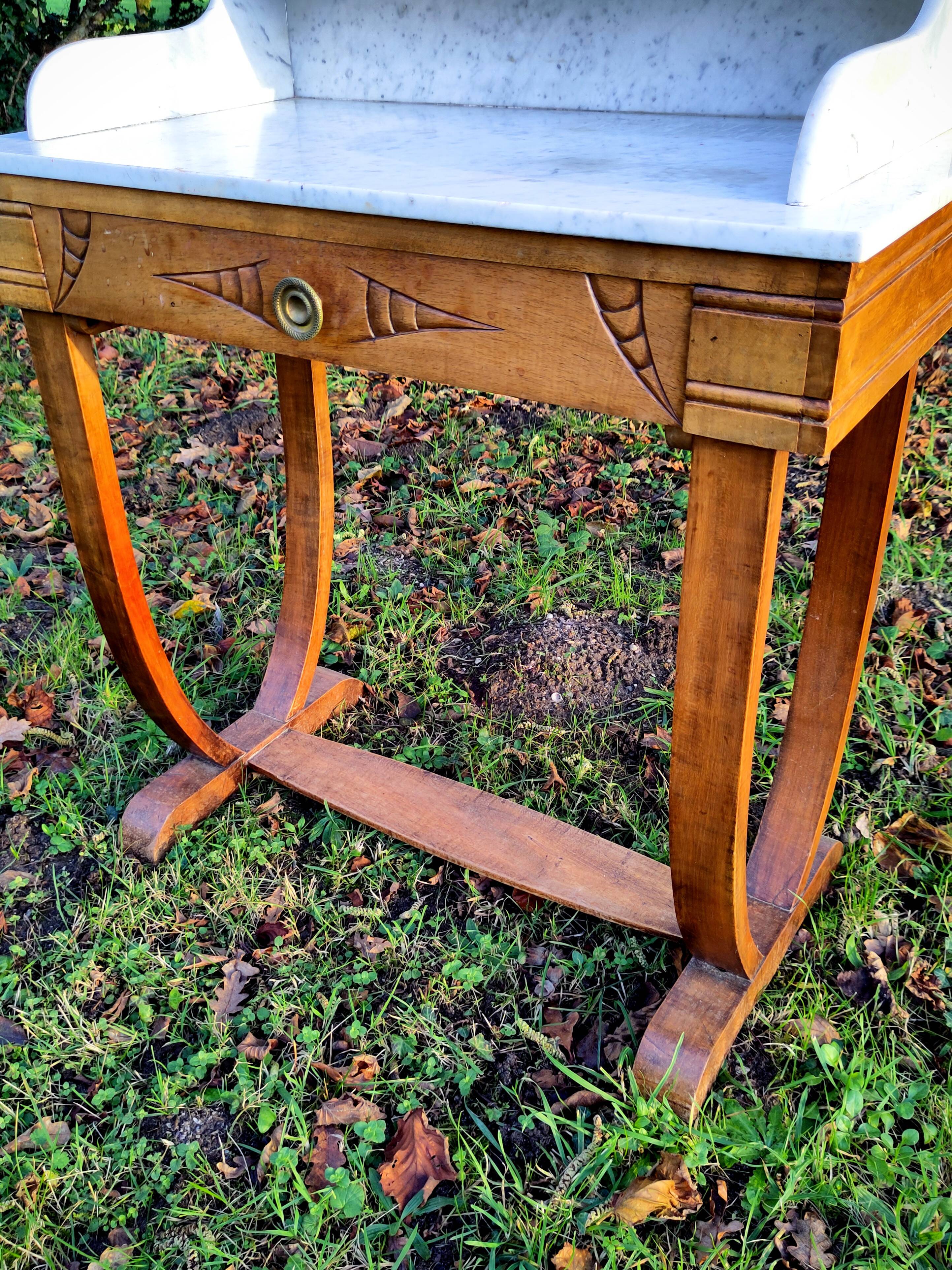 Dressing table