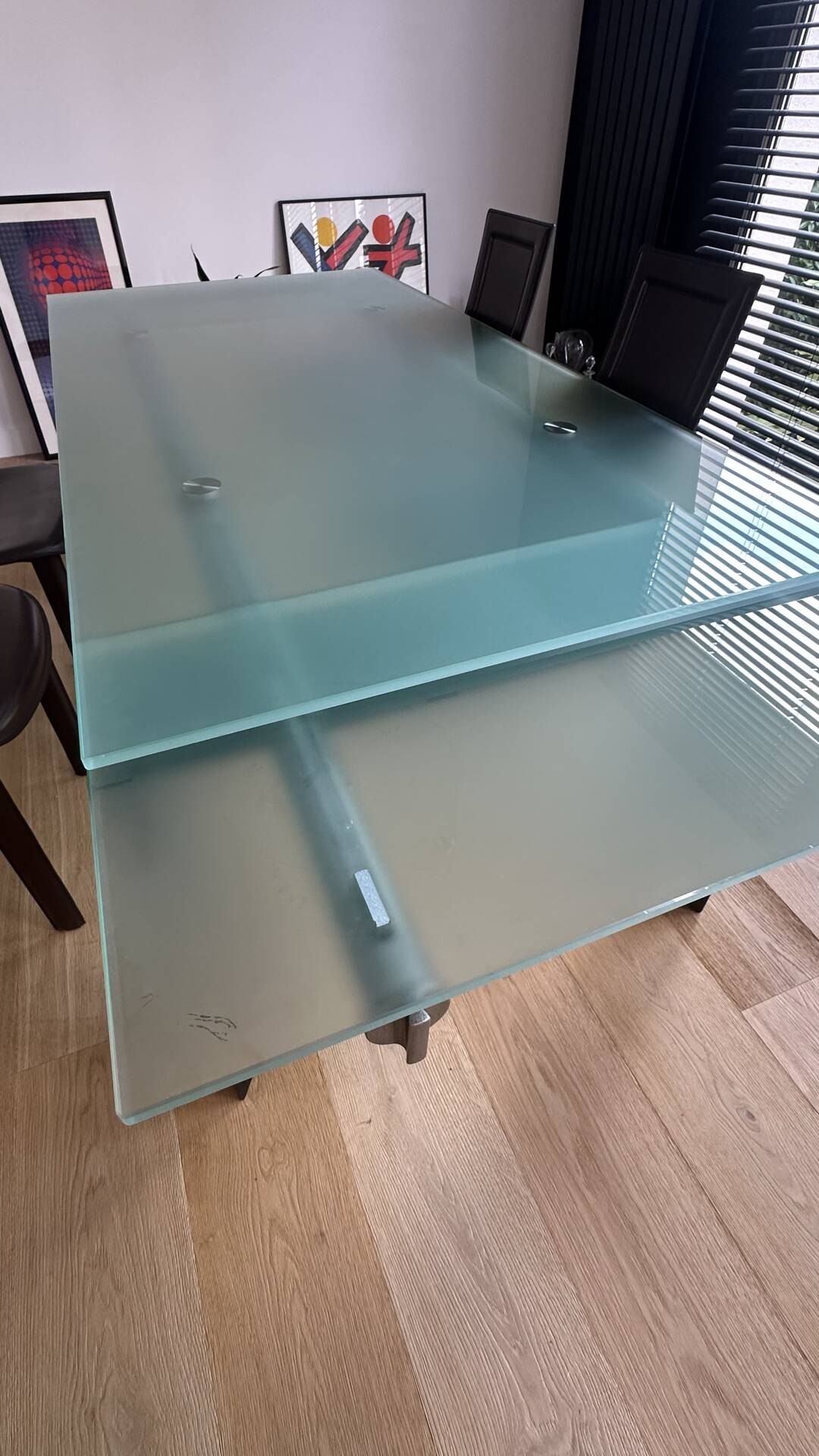 Table de repas extensible modèle Stilt par Decoma Design pour Desalto,