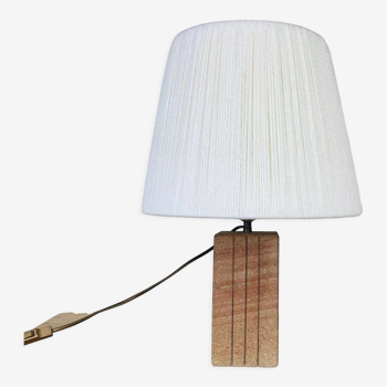 Lampe brutaliste grès rose et abat jour laine